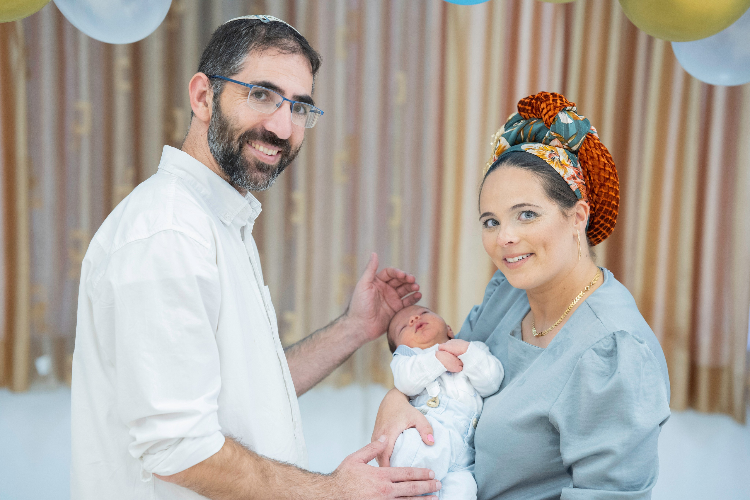 הברית של יוסף וחנה. יוסף מזרחי צילום חתונה, ברית וזוגיות. צלם מקצועי שאוהב להוציא אתכם הכי יפים ברגעים הכי מרגשים