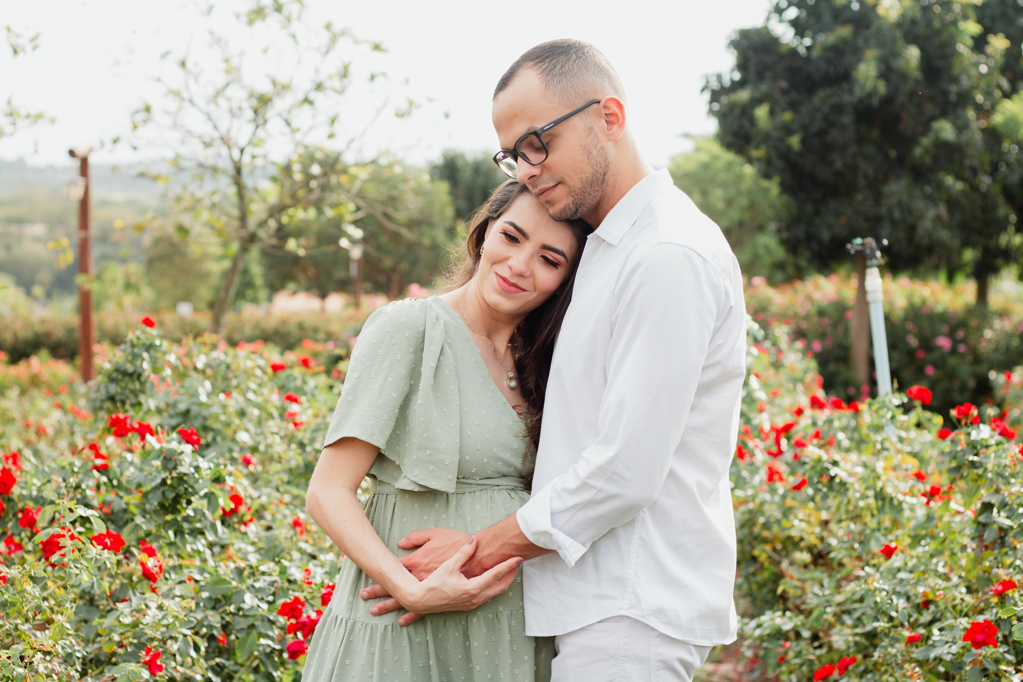 Ensaio Gestante em Campos de Flores em Holambra | Joyce Maria Fotografia. Joyce Maria Fotografia | Fotógrafa em Holambra