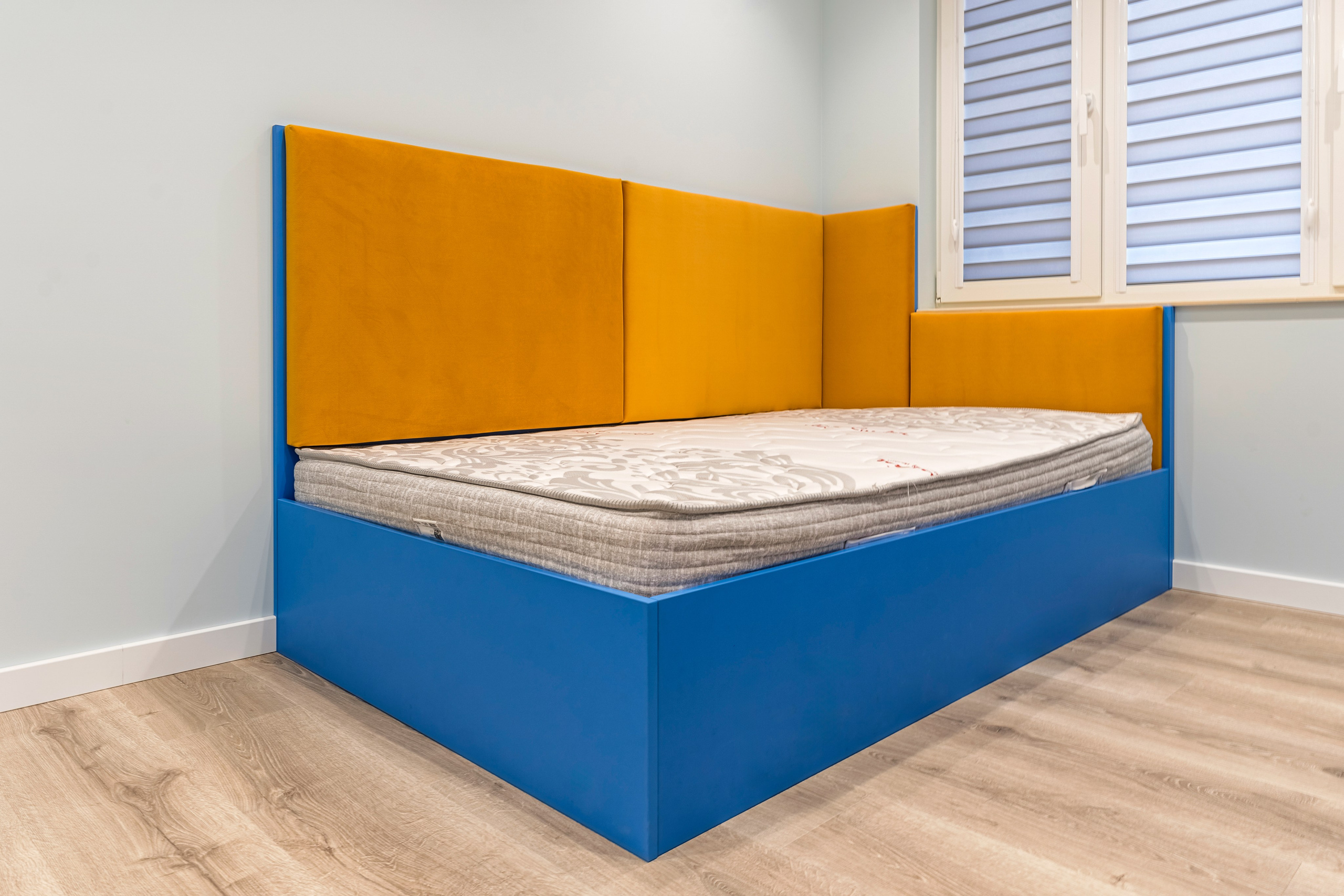 Мебели Русев-цялостно обзавеждане на три етажен семеен дом. Професионален фотограф в Пловдив и областта