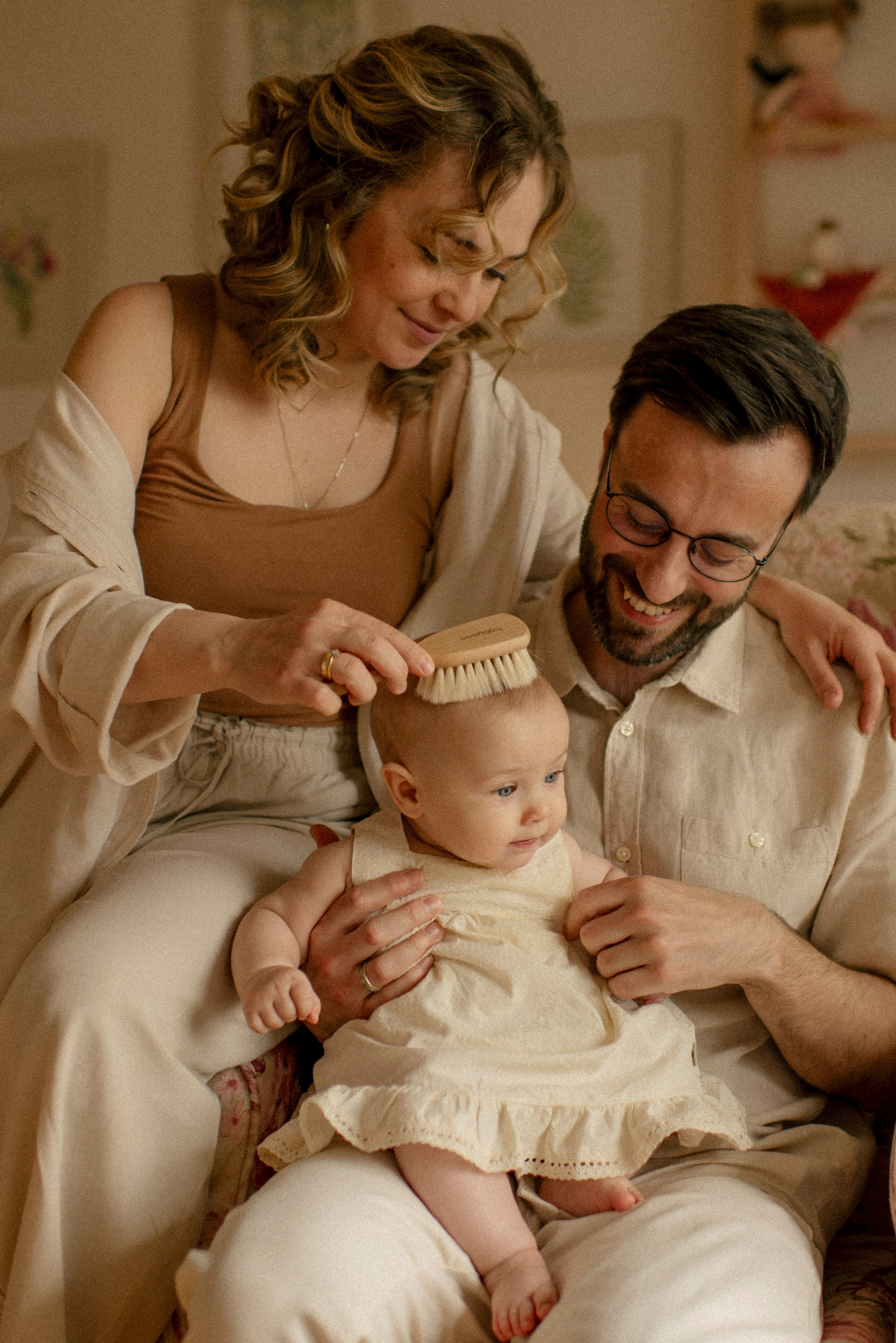 Malwina Rafael and Klara. Polina Sobol — family & documentary photographer in Bern. Outdoor & urban photo sessions for families, kids and couples