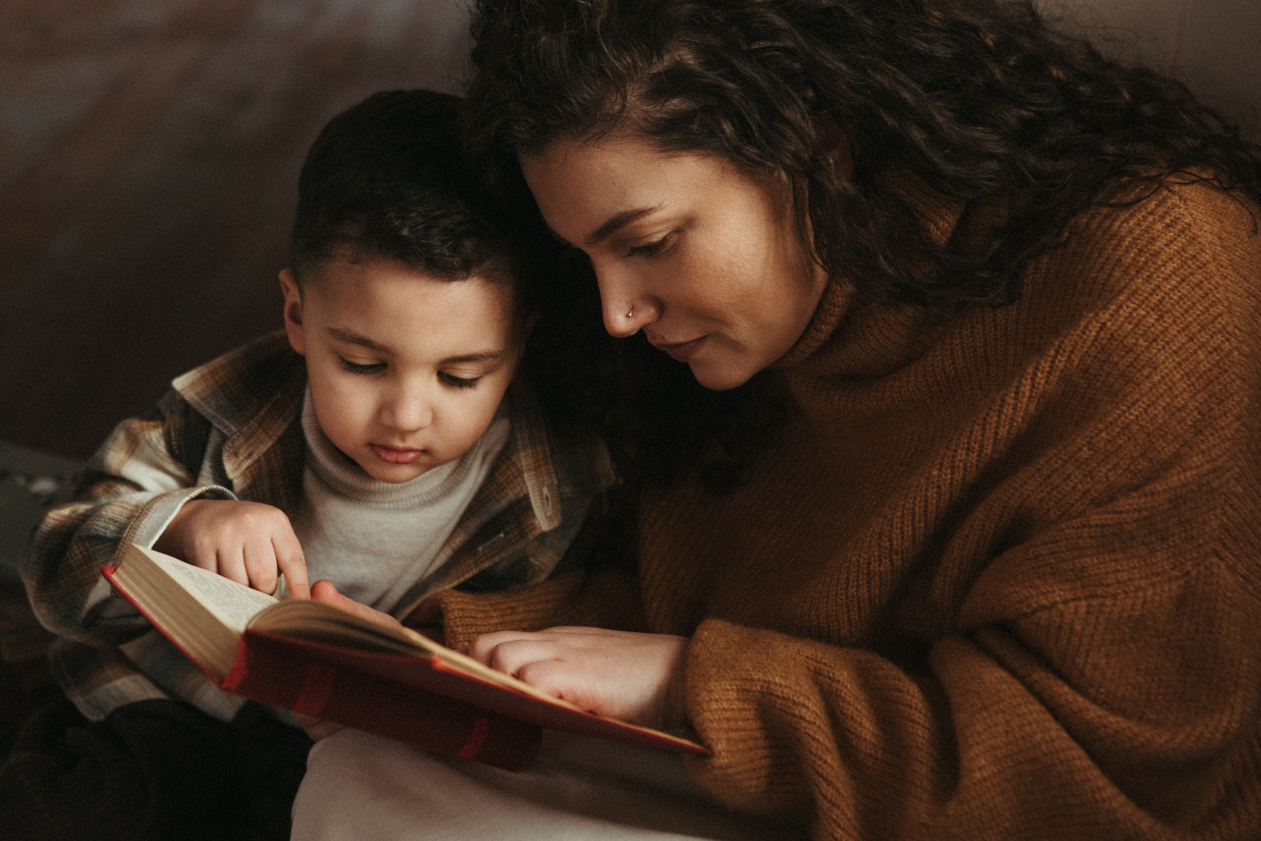 Lika and Anar. Family photographer in Saudi Arabia
