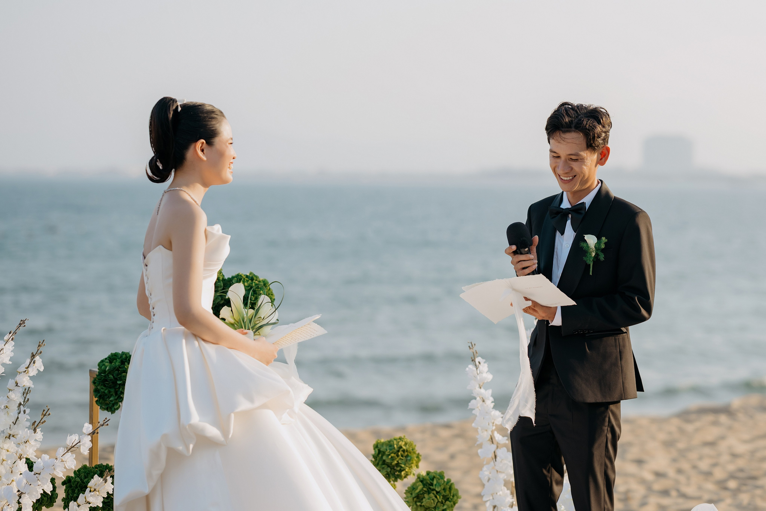 DIEU & THINH/Destination Wedding. Nhiếp ảnh gia đám cưới hàng đầu tại Thành Phố Hồ Chí Minh