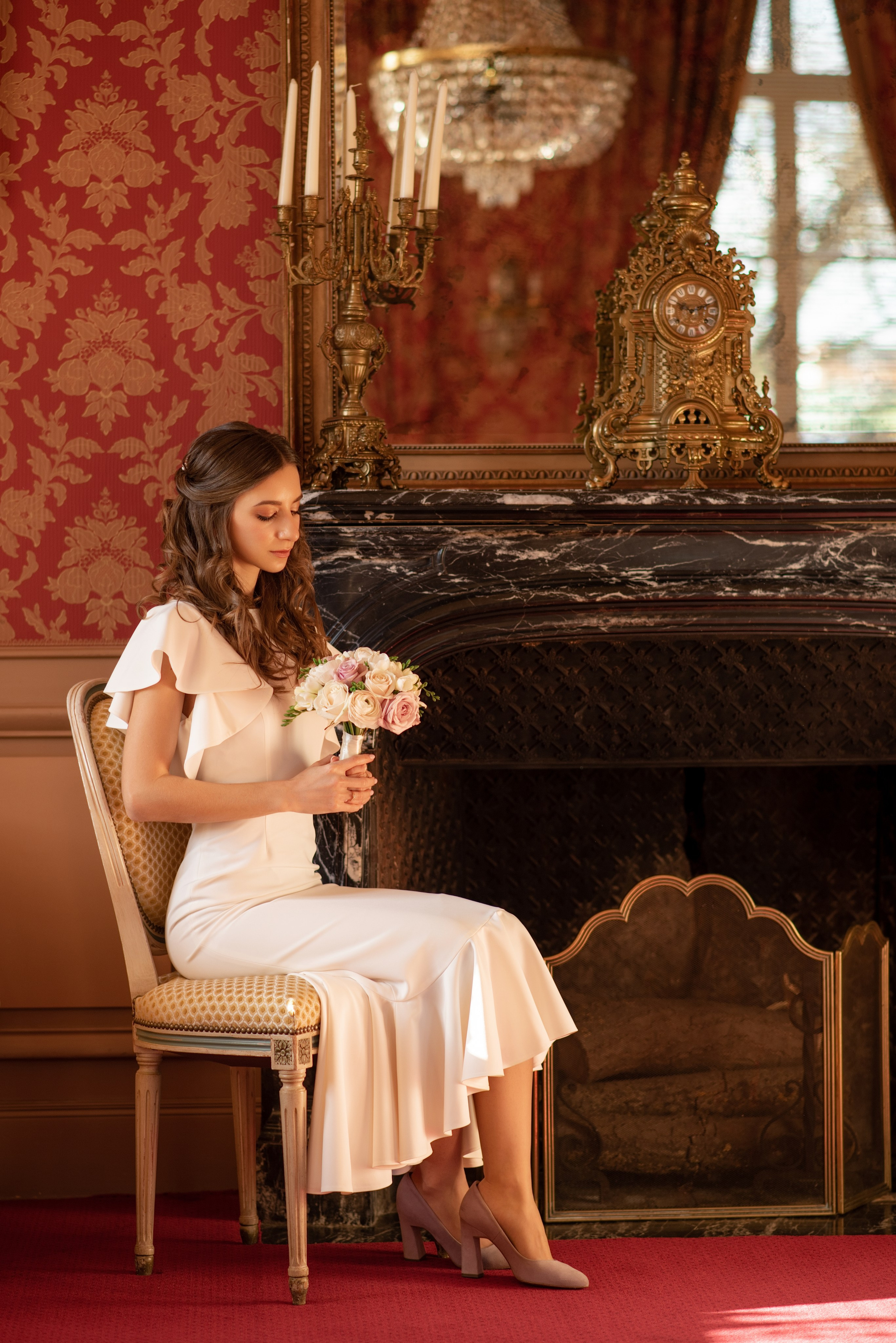 Couple marié sur un yacht à Cannes avec vue sur la ville