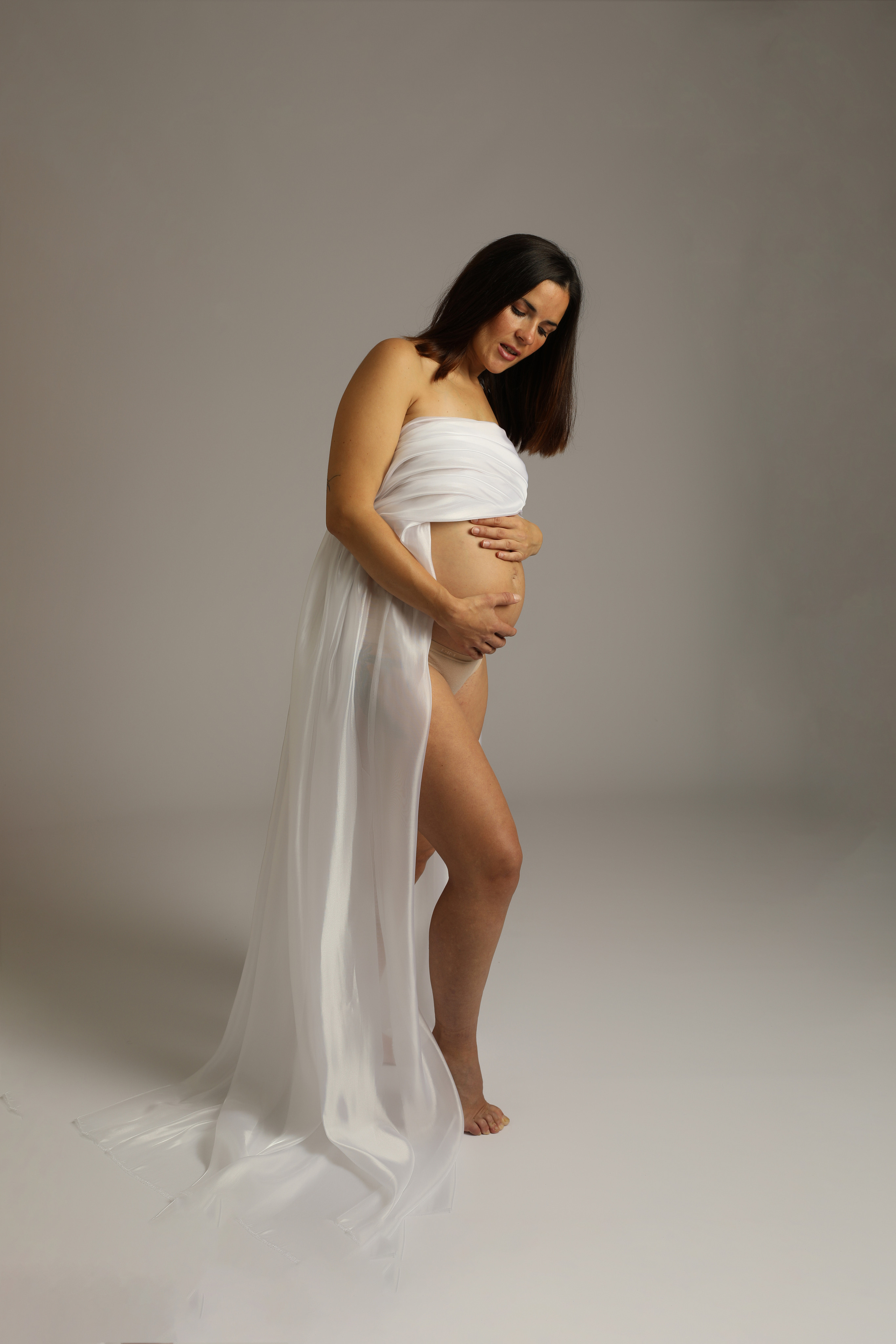 Nueva Sesión Embarazo En Estudio. Fotografía de Eventos, Embarazo y Familiar en Pirineos