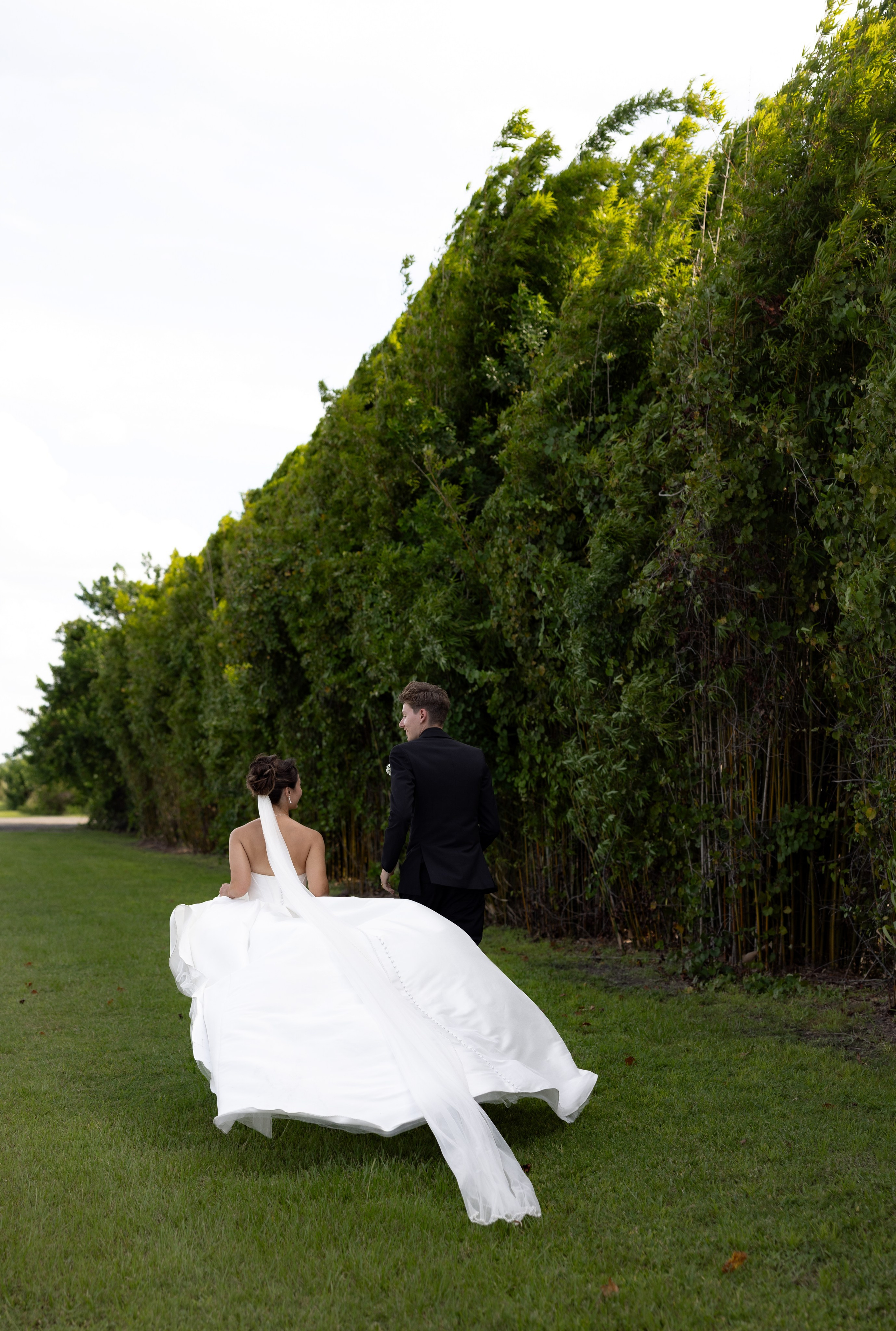 Alexsa and Robert. Ever After Farm Peach. Photographer Anastasia Nagibina