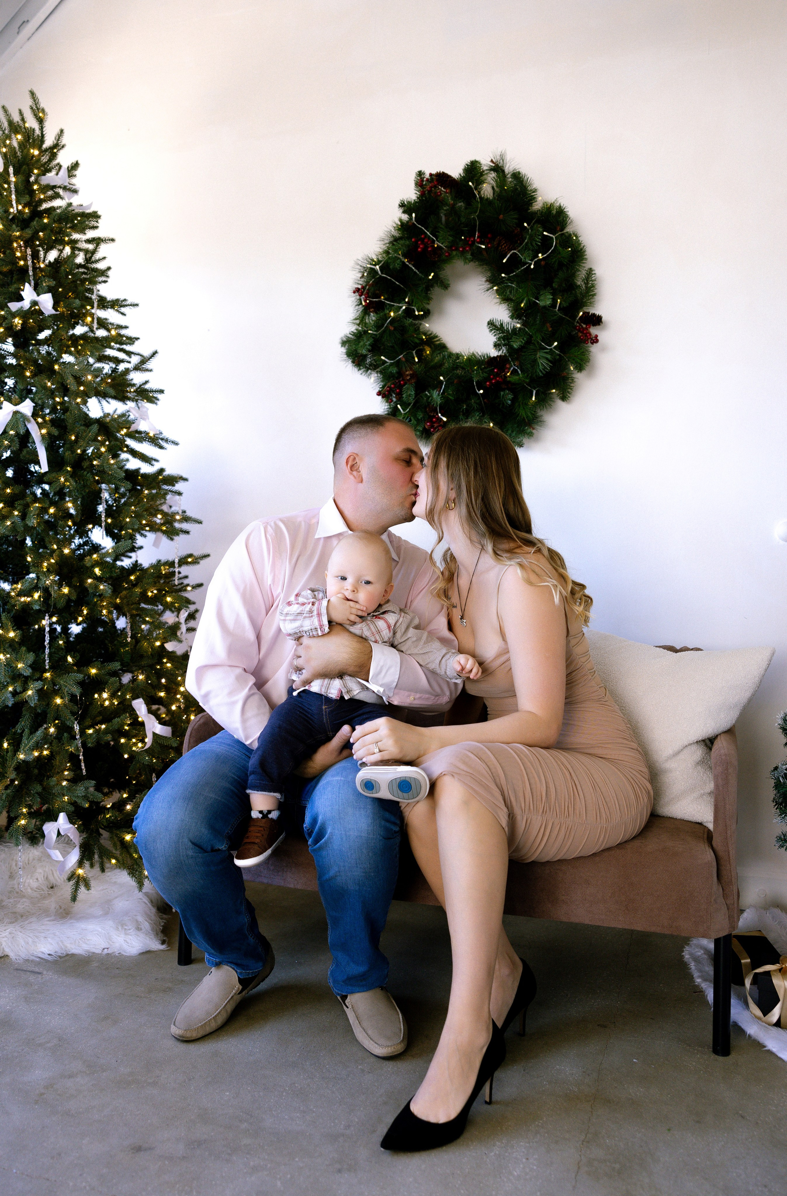 Christmas Family Photoshoot. Photographer Anastasia Nagibina