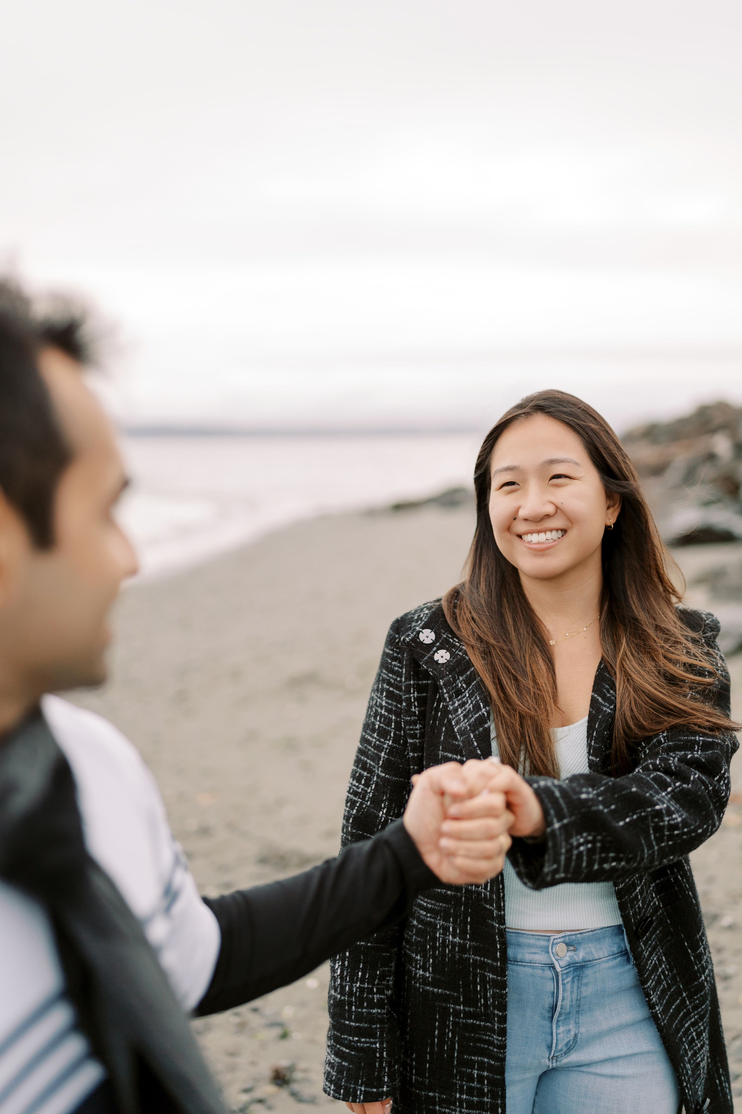 Proposal. December 2024. Alki Point Lighthouse, Washington state. EVAN ARISTOV WEDDING PHOTOGRAPHY — Seattle Wedding Photographer