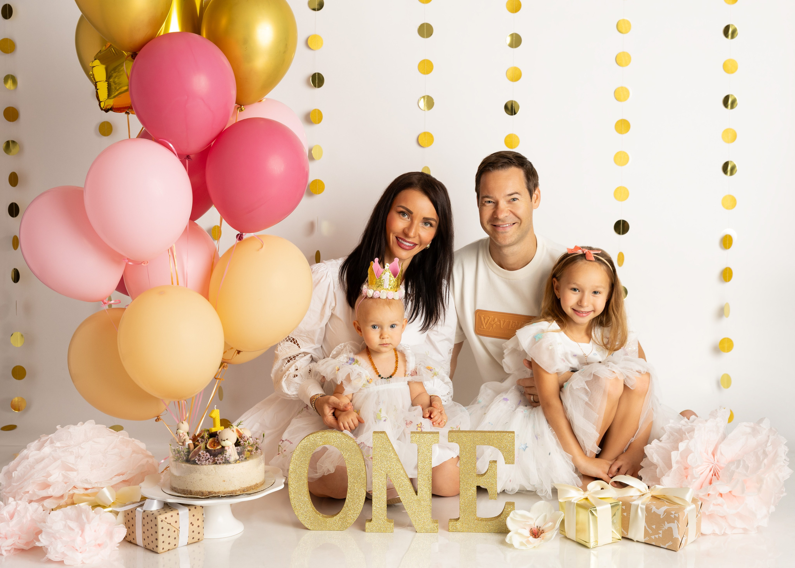 Smash cake photo session in Miami. Miami Family and Event Photographer