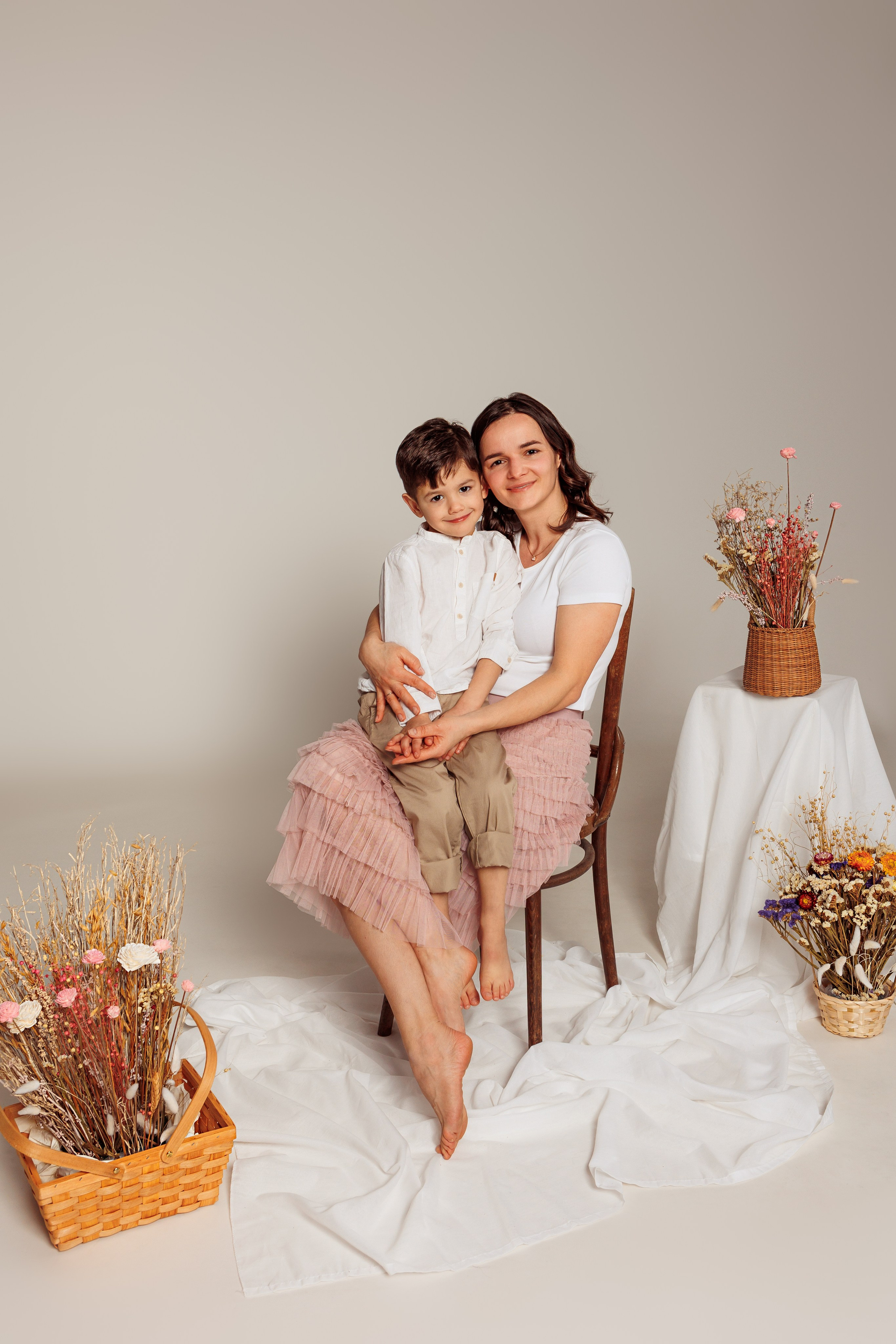 Familia Hudea - fotografii de studio. Cristina Andronache fotograf Brașov fotograf de familie fotograf de nunta Brașov