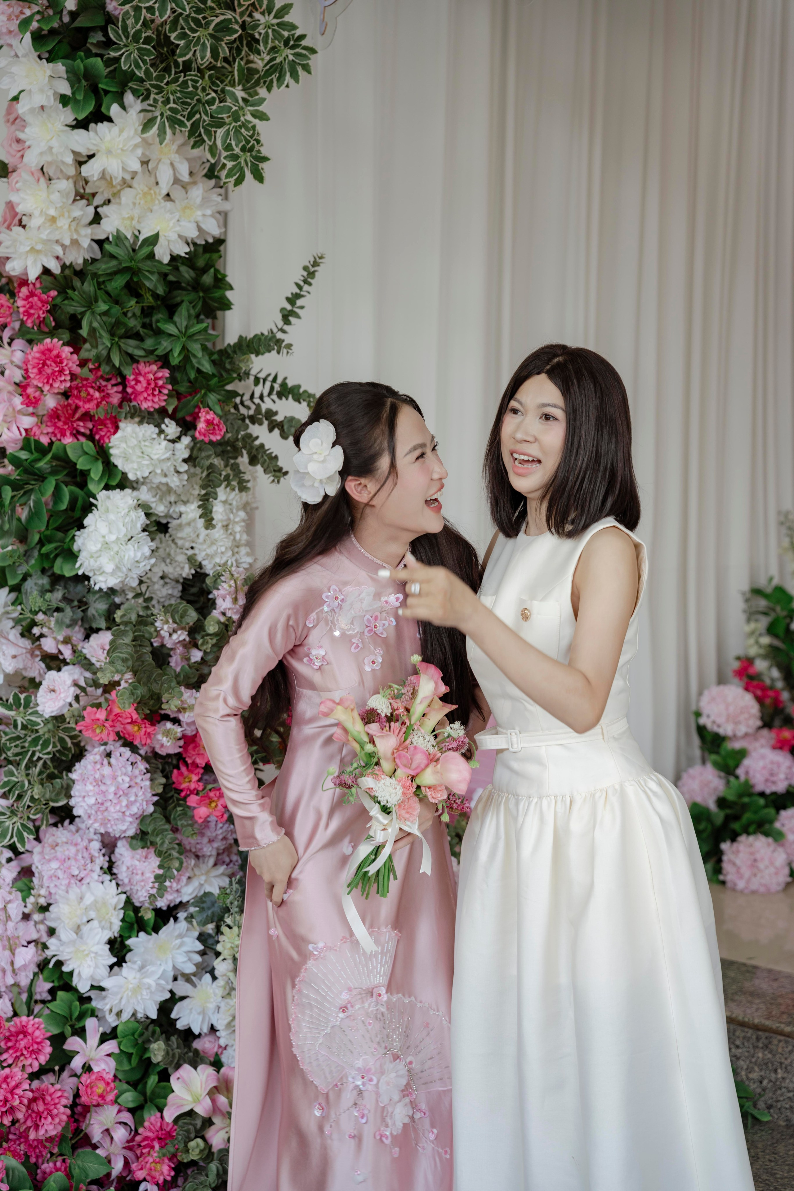 LINH & HUYEN. WEDDING PHOTOGRAPHER IN VIETNAM