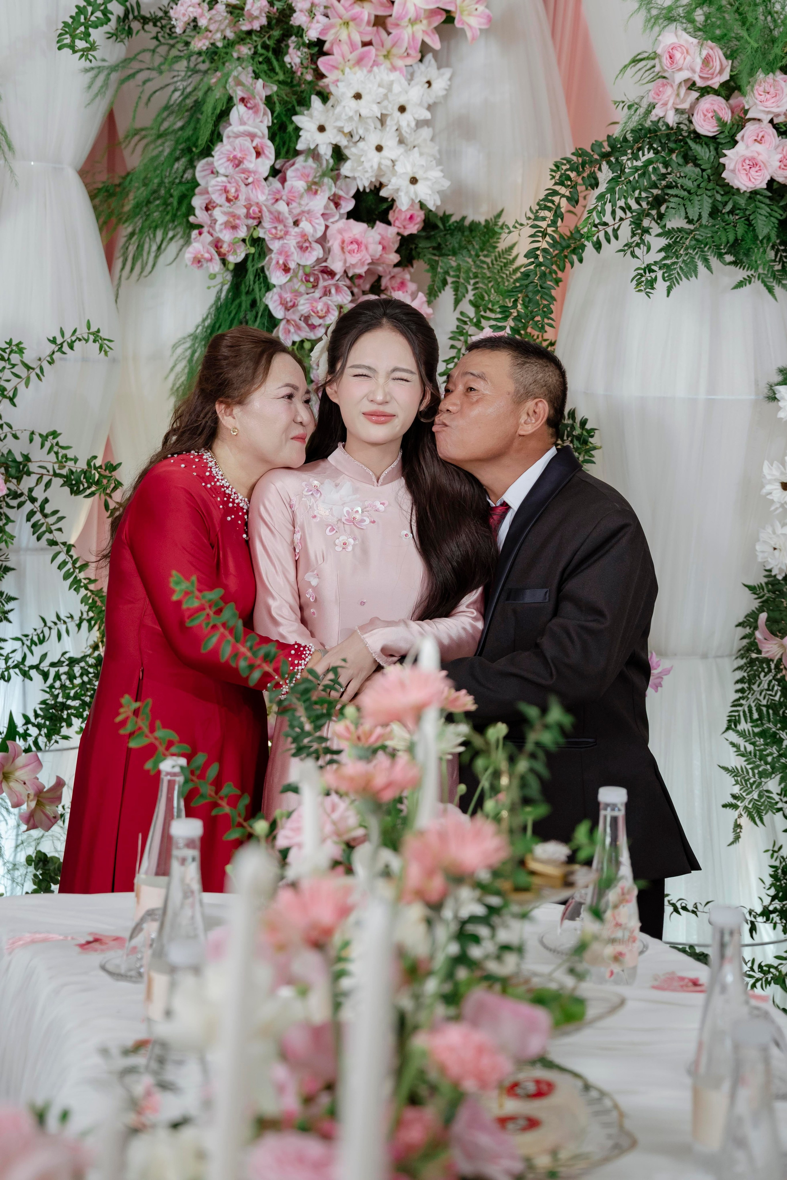 LINH & HUYEN. WEDDING PHOTOGRAPHER IN VIETNAM