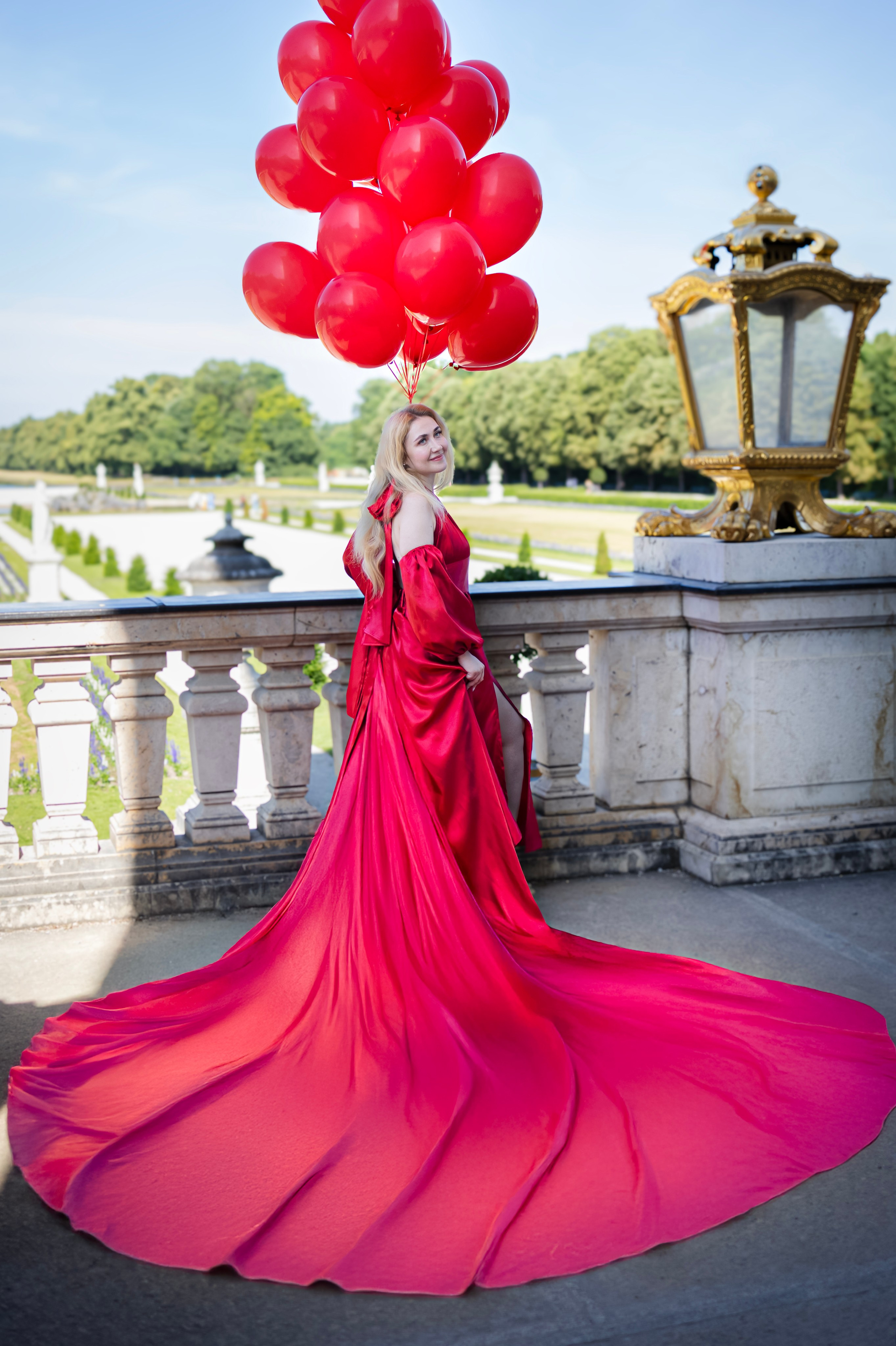 Shopoting with balloons. Photographer in Munich