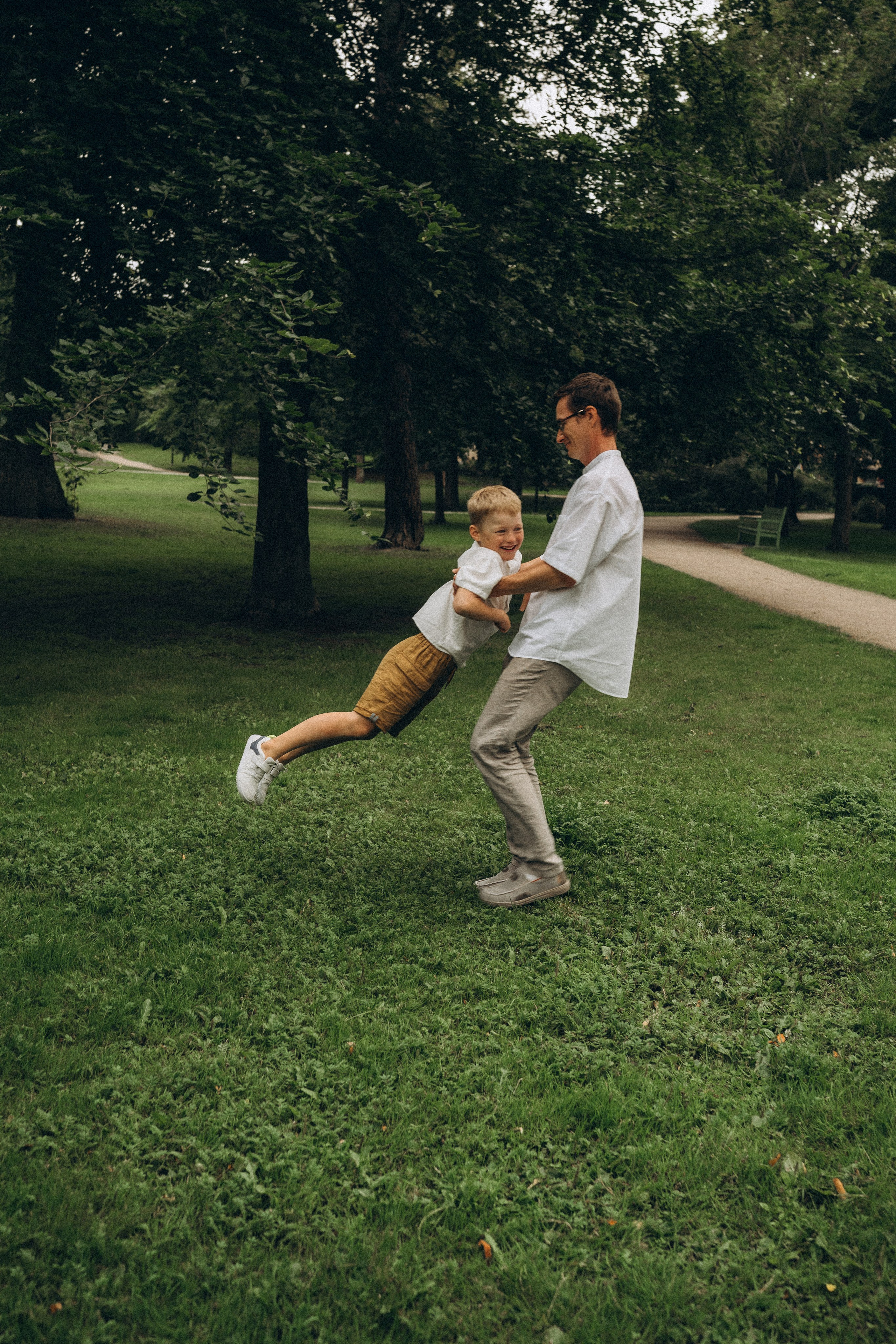 Kaivopuisto. Wedding and potrait photographer in Helsinki Vickan O