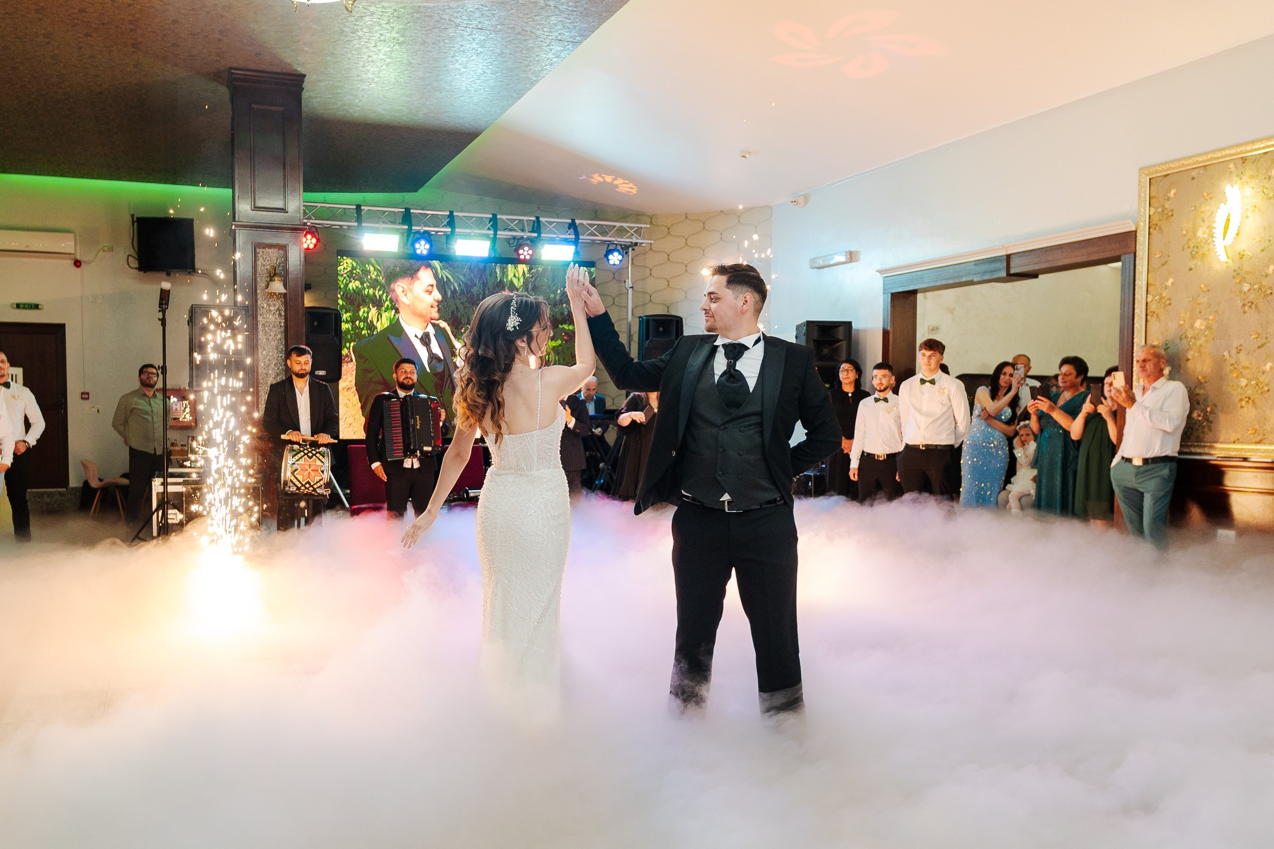 Stefania & Vasi. Ionut Cimpoes FOTOGRAF