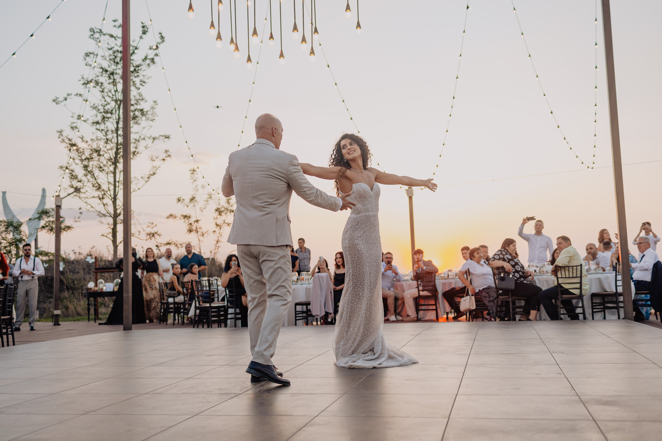 Fotograf de nunta — documenting your love story with a touch of editorial — wedding photographer