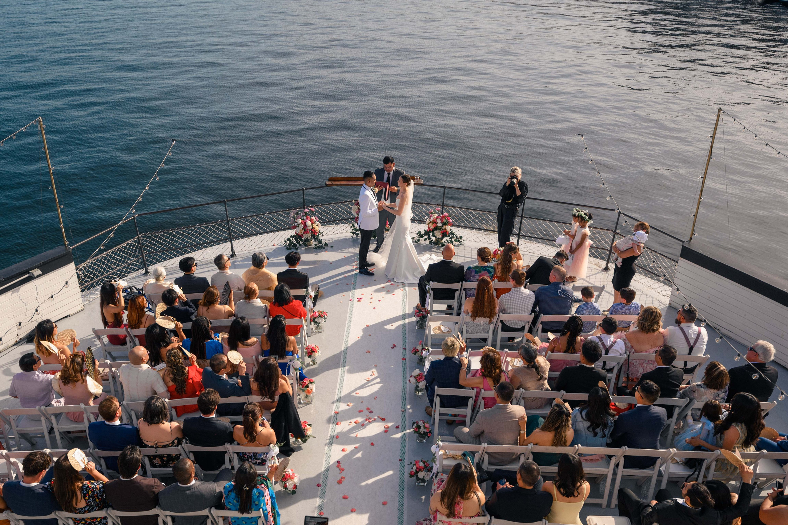 Weddings. Wedding & family photography in Seattle area. Helen Michelle photographer