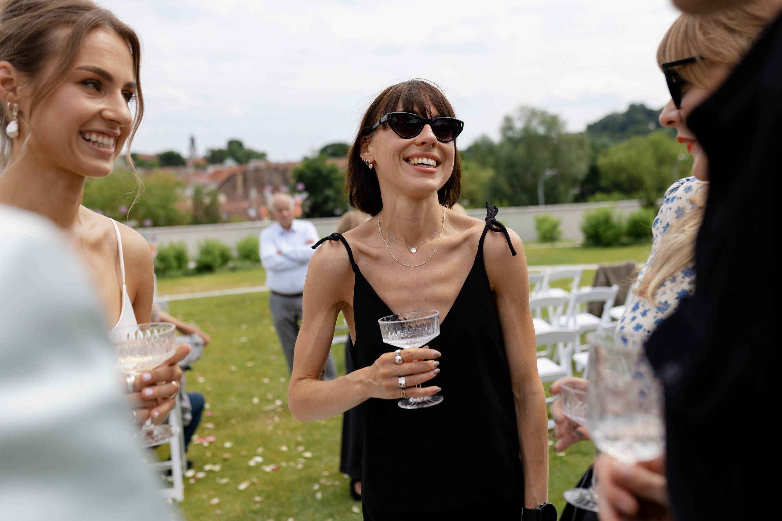 Giedrė ir Karolis | vestuvės Bokšto skvere. Vestuvių fotografe Lietuvoje ir Italijoje — Ana Stočkūnė