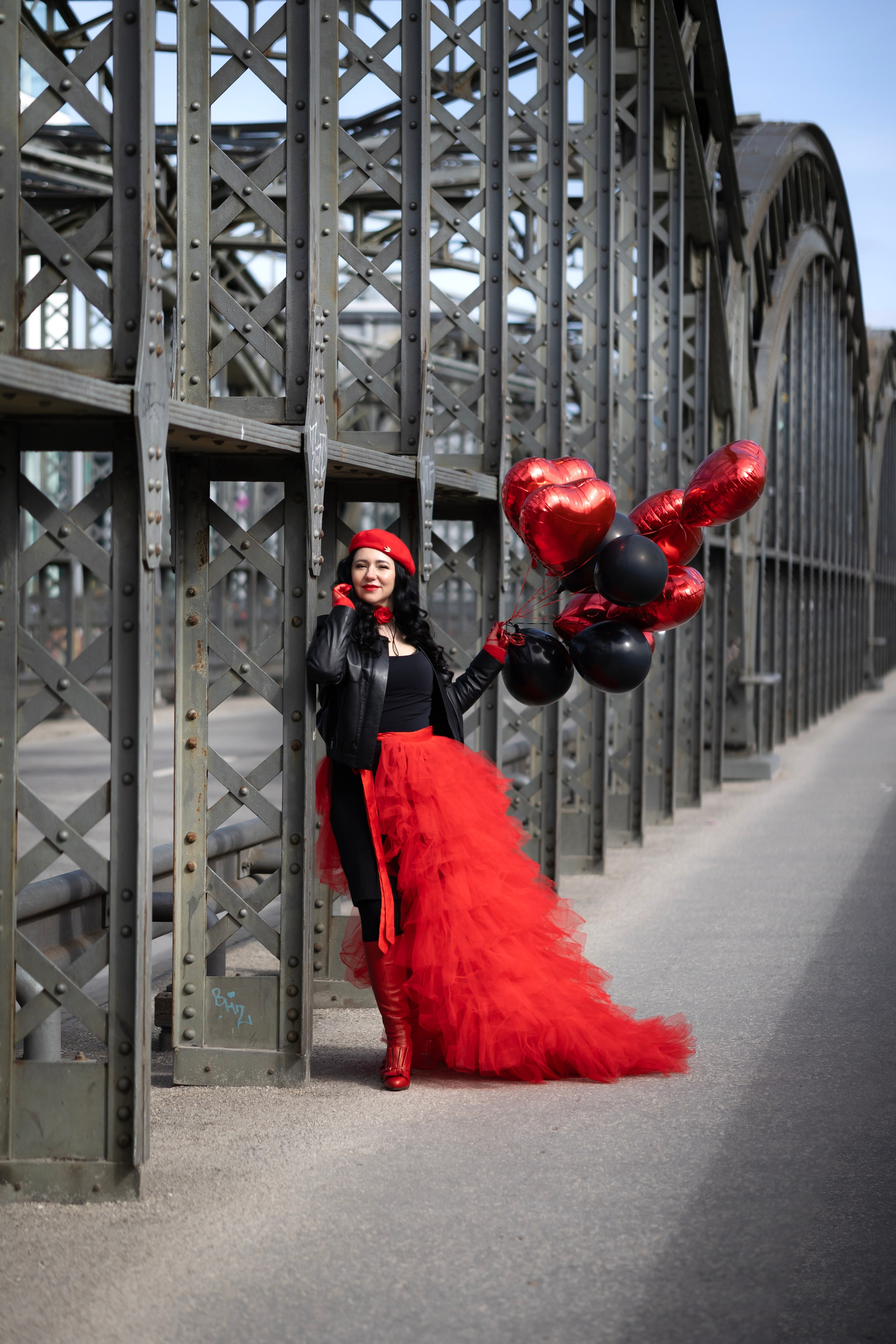 Balloons and red skirt. Фотограф в Мюнхене