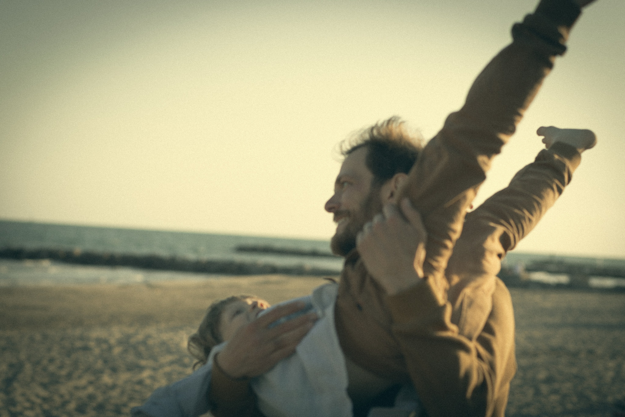 Memories. Histoires d’amour, séances photos de famille et de mariage en France