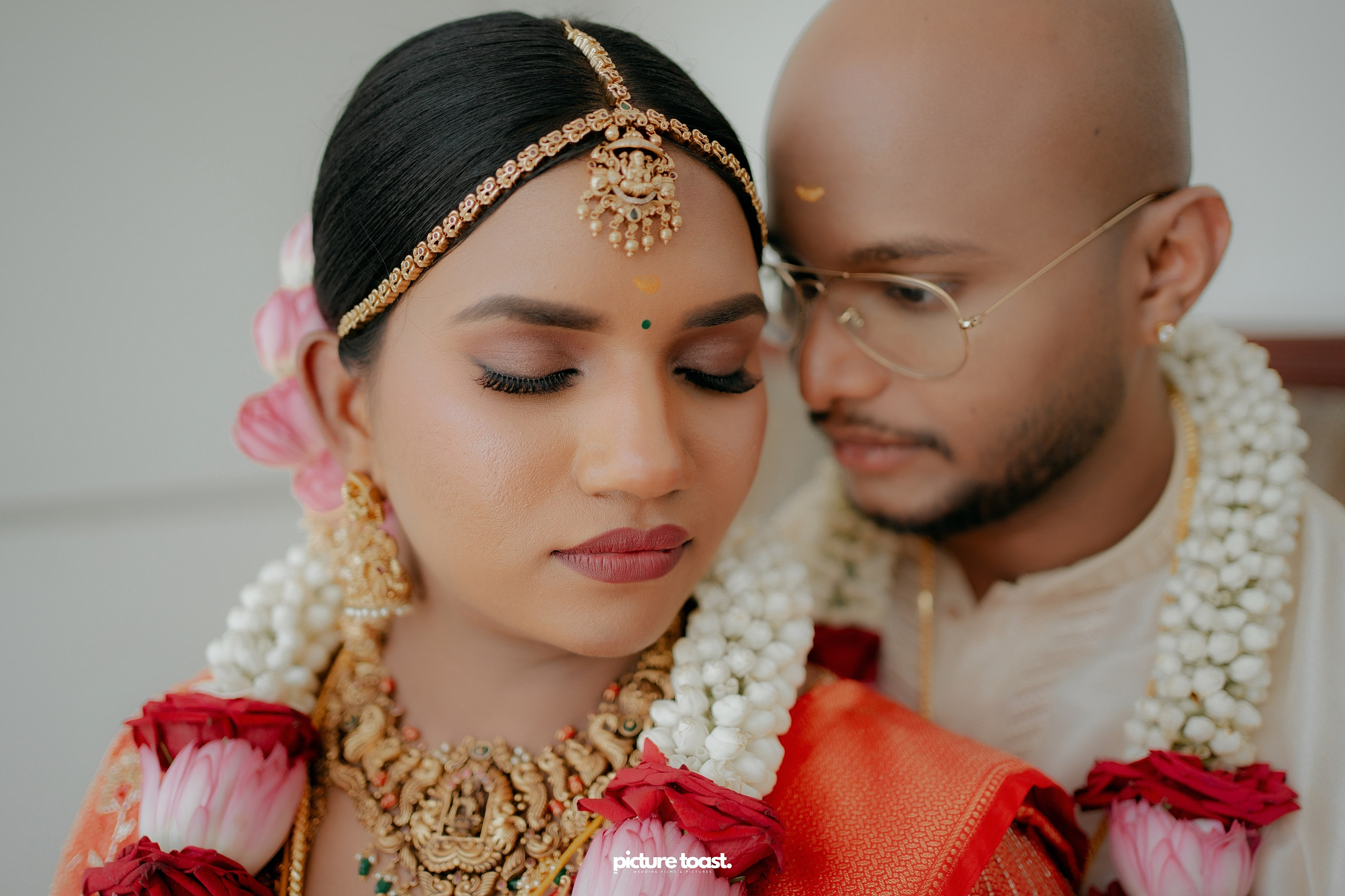 Traditional Kerala Hindu Wedding Ft. Anusree & Vishnu. Fine art Wedding Photographers in India & Canada
