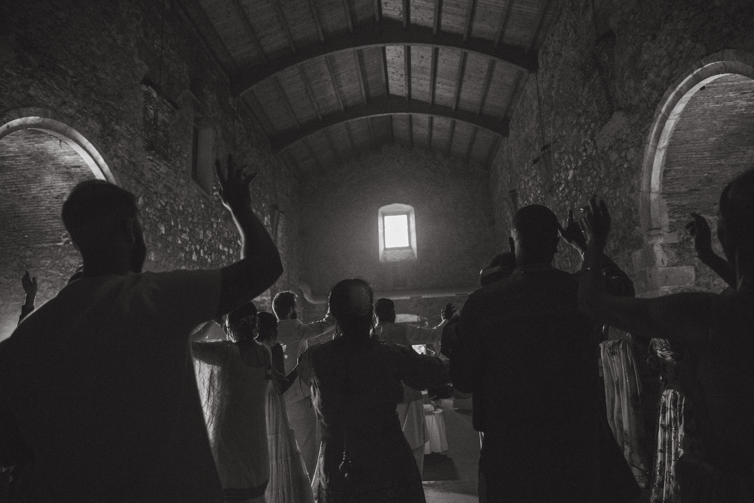 Patrik & Naomi. Monestir Sant Salvi. Paola wedding photographer / videographer in Barcelona