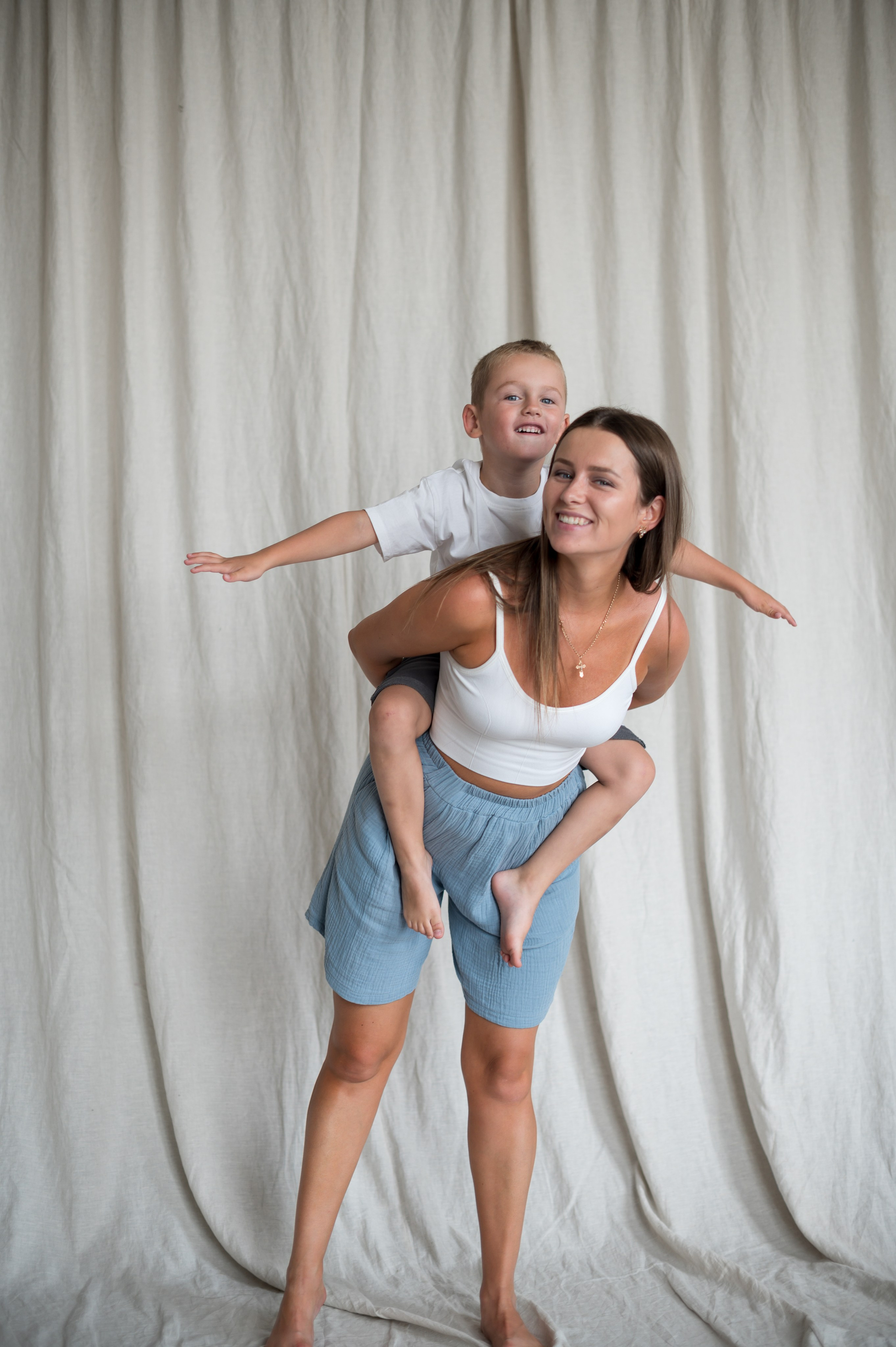 Семейная фотосессия в студии. Семейный и детский фотограф в Минске Надежда Савицкая