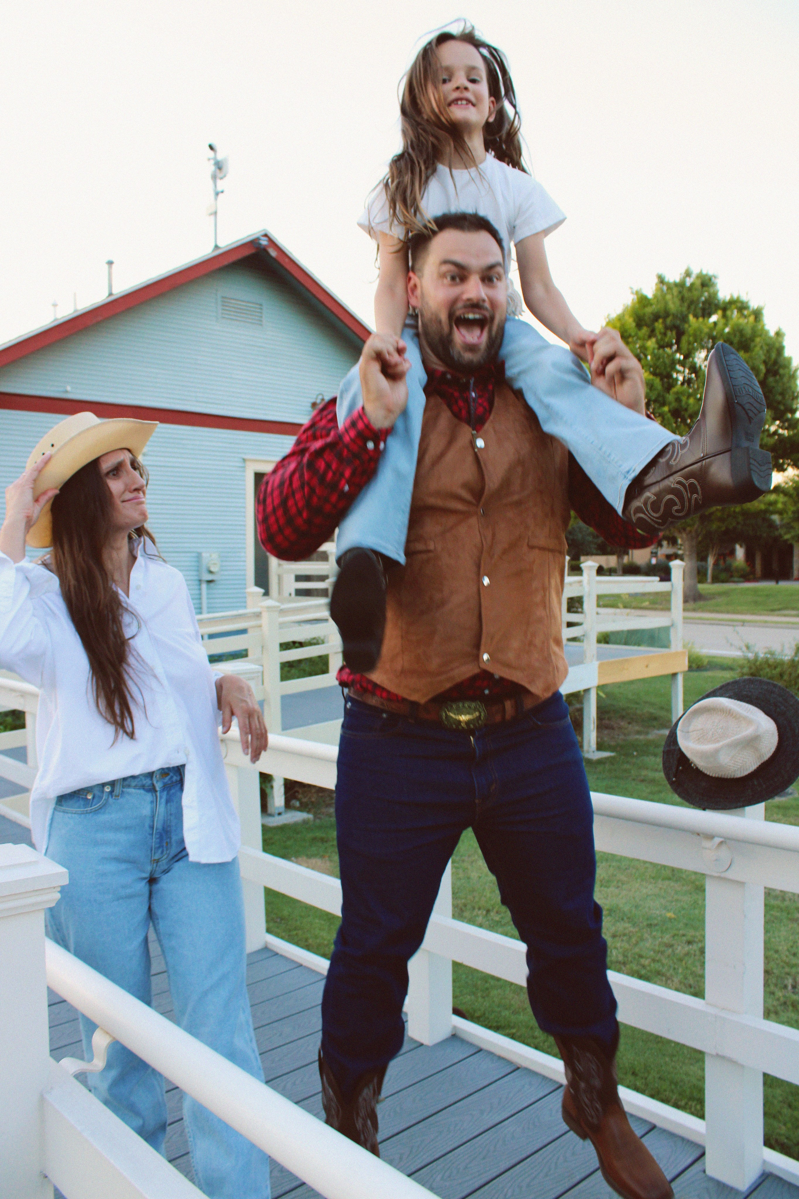 Texas Countryside Family Photoshoot in Cowboy Style. Lana Petrychenko — Portrait & Family Photographer. Valencia, Spain