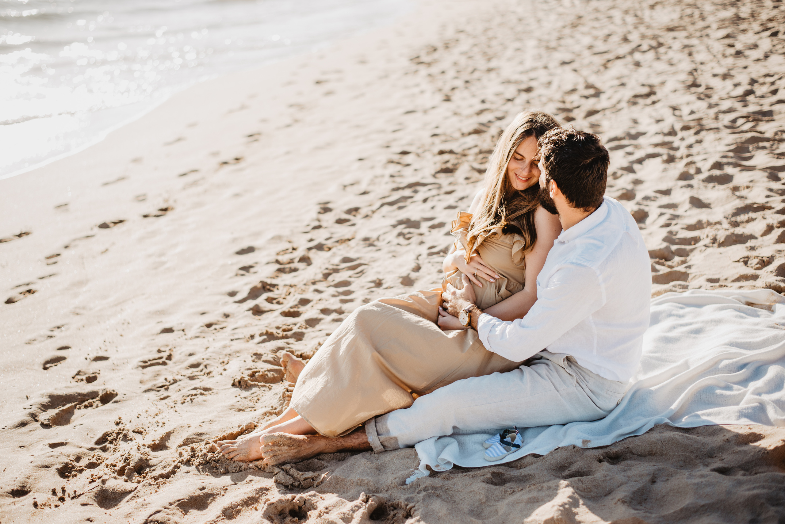 Couple beach photo section. Lifestyle, wedding and family photographer