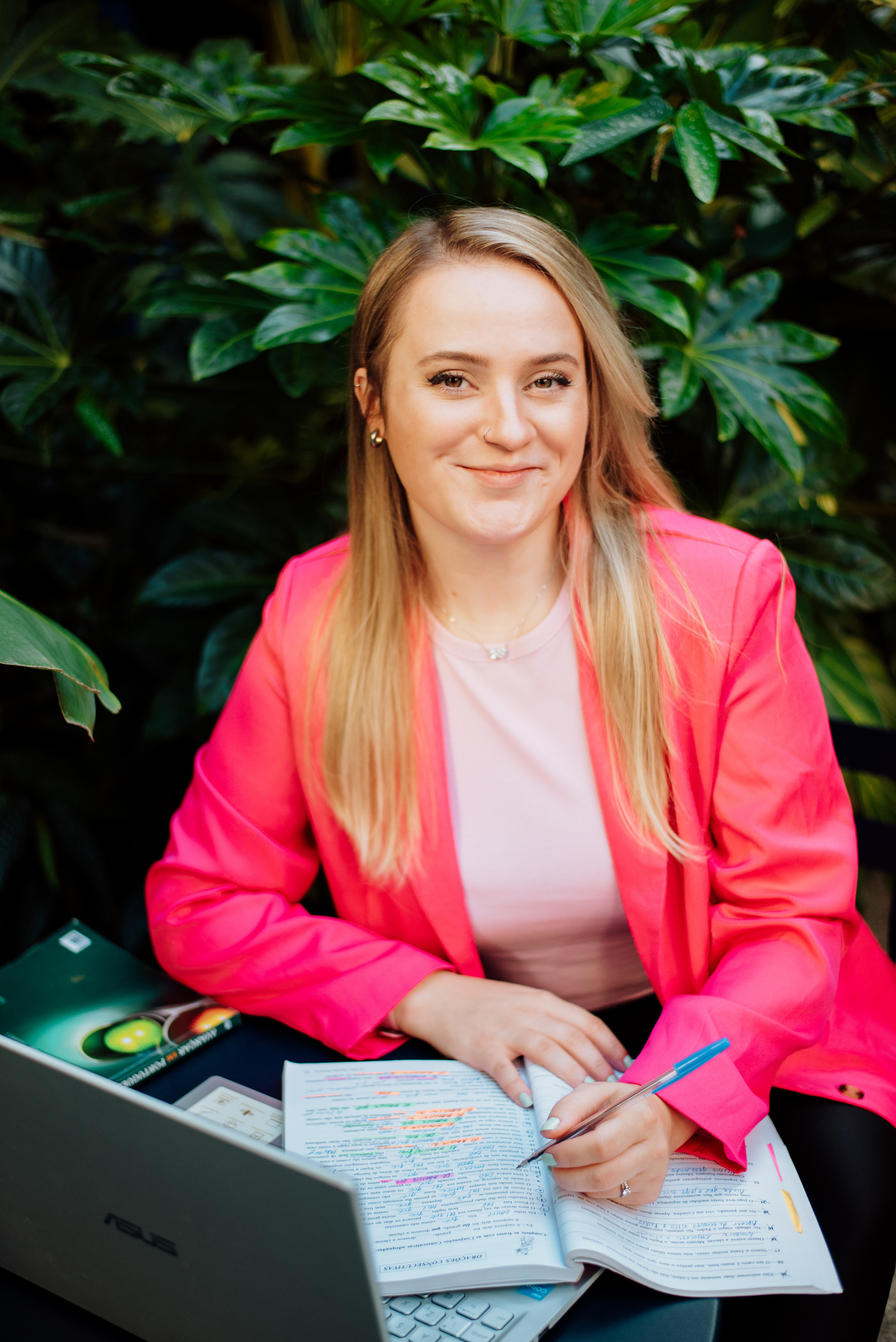 Bára. Lifestyle, wedding and family photographer