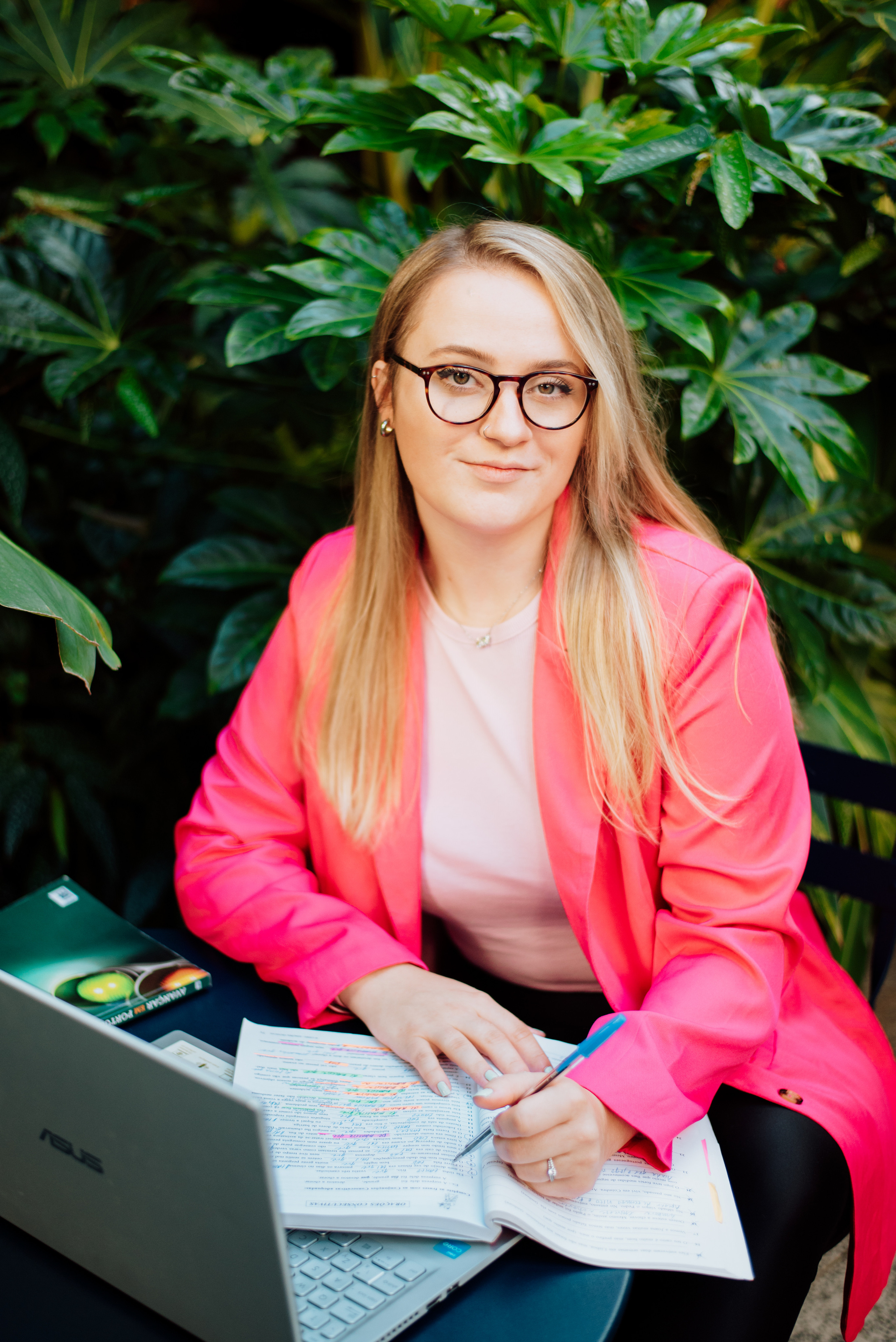 Bára. Lifestyle, wedding and family photographer