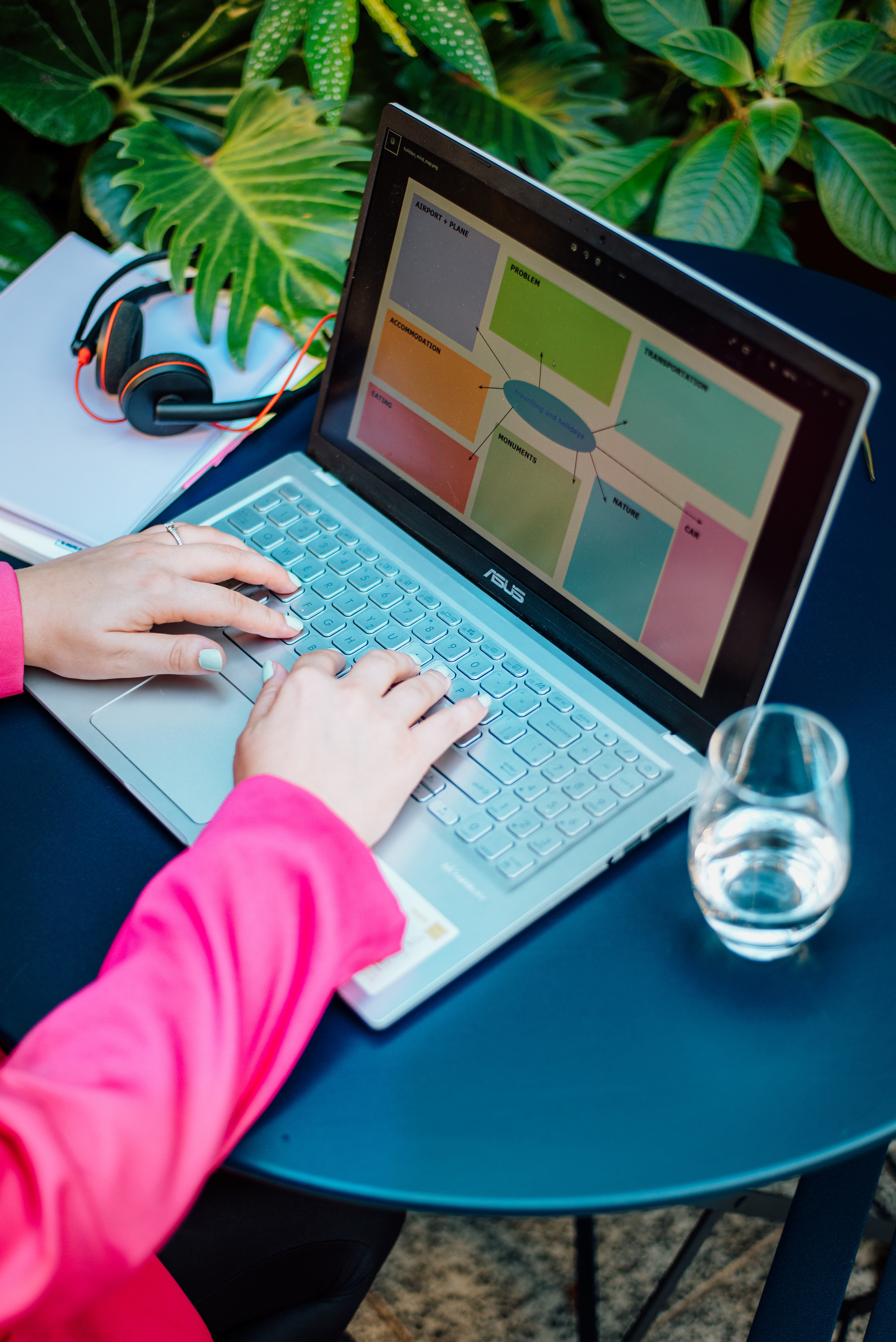 Bára. Lifestyle, wedding and family photographer