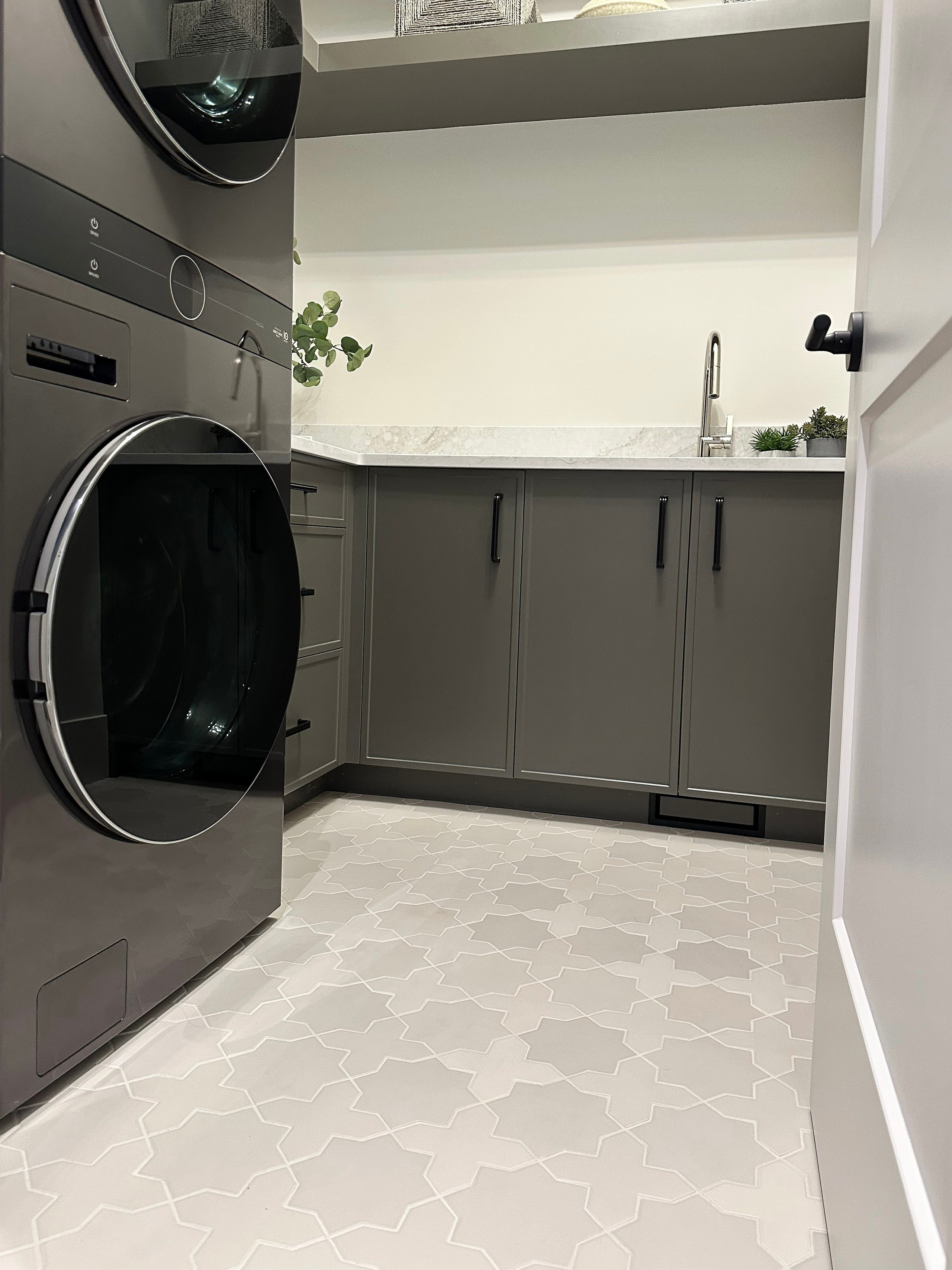 Laundry. Moroz Building Solutions LTD