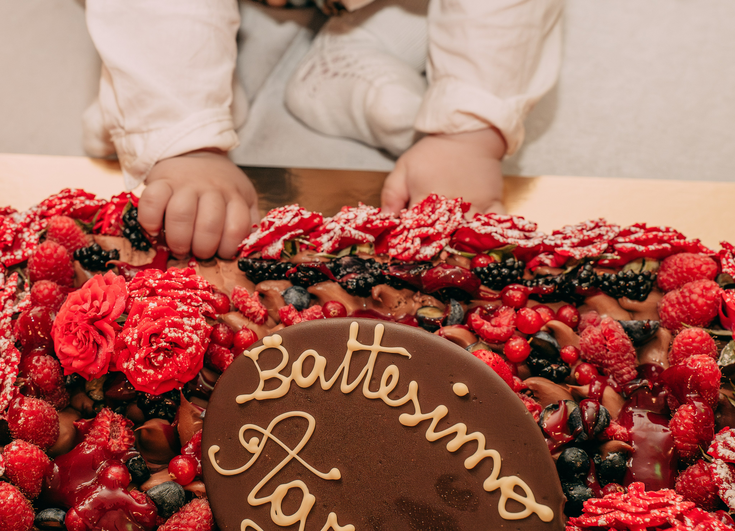 Decorazioni e torta a tema per il battesimo di Aaron alla location della festa