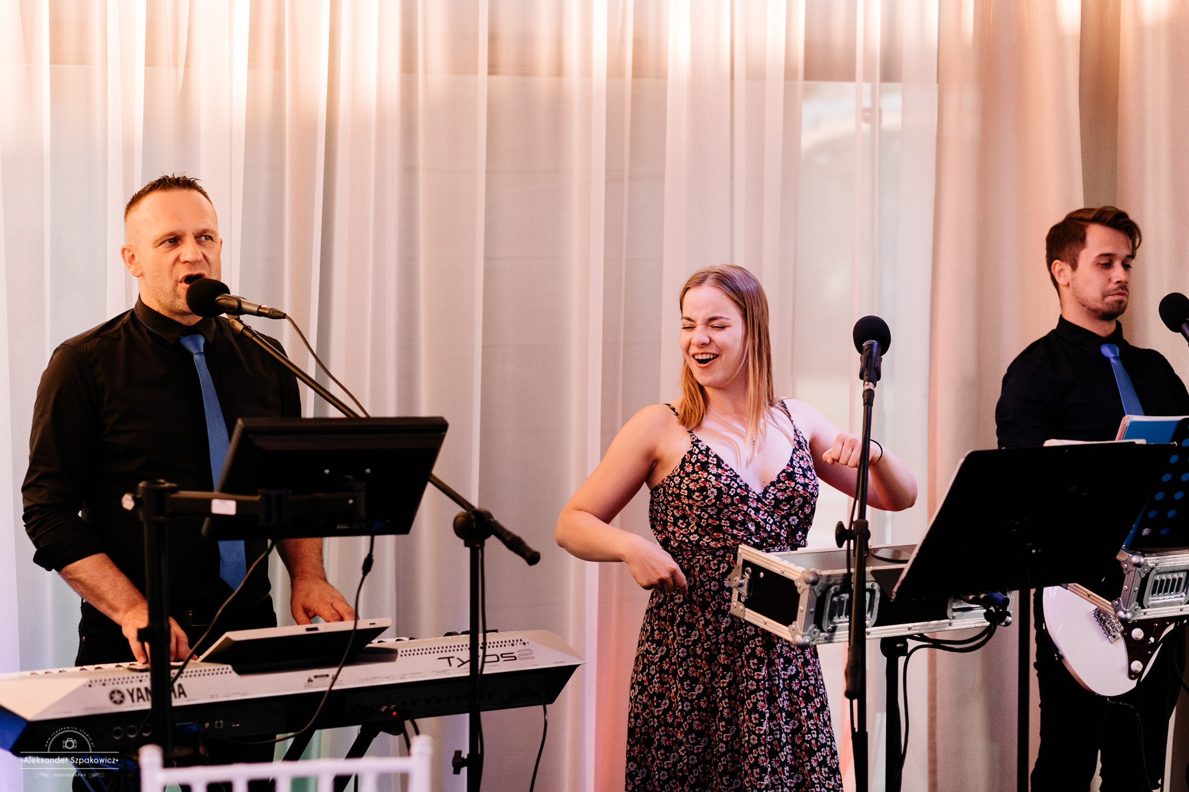 Impreza & Wesele • [ Szpakowicz-studio.pl ]. Fotograf Ślubny Warszawa - Sesje Biznesowe Rodzinne Eventy
