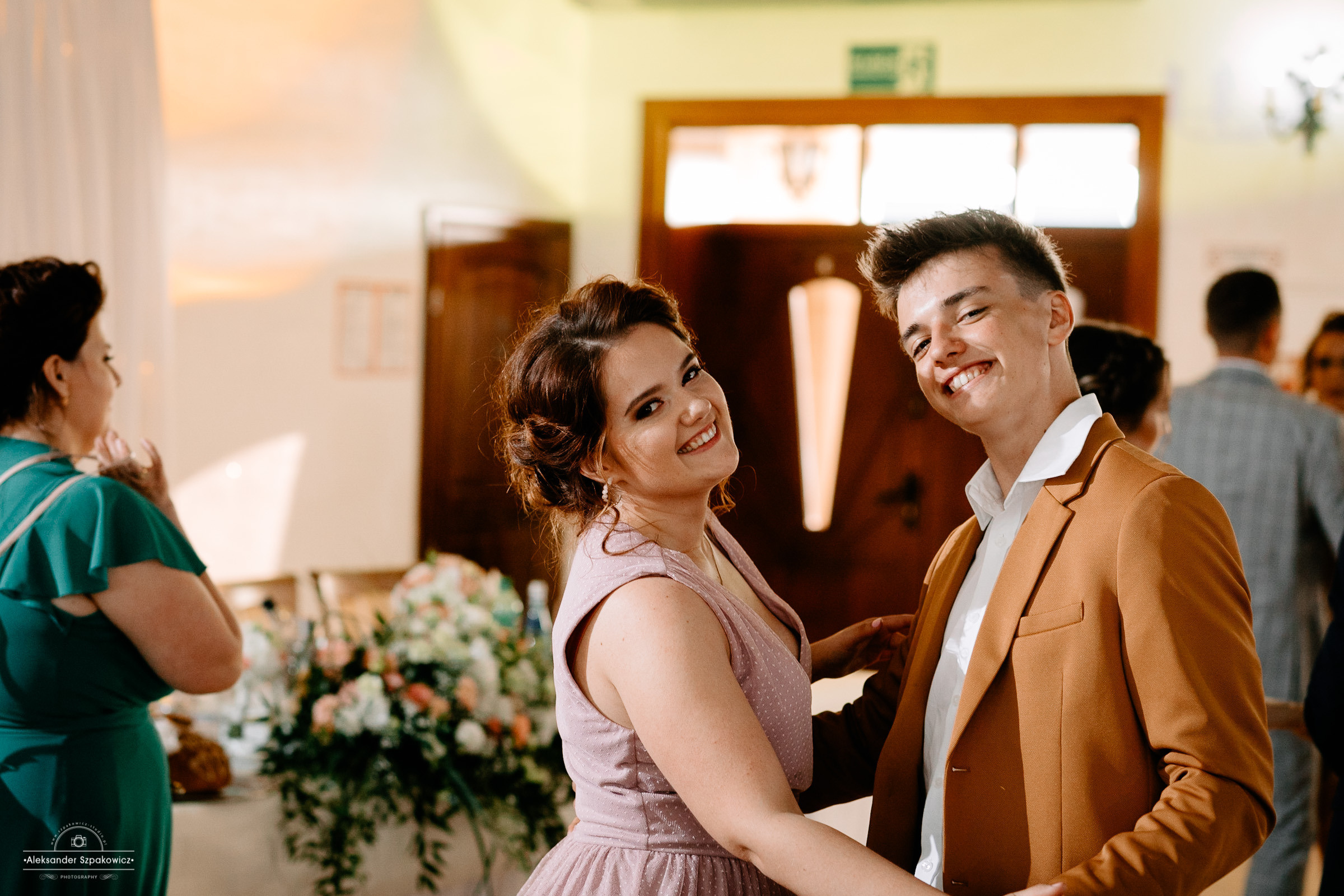 Impreza & Wesele • [ Szpakowicz-studio.pl ]. Fotograf Ślubny Warszawa - Sesje Biznesowe Rodzinne Eventy