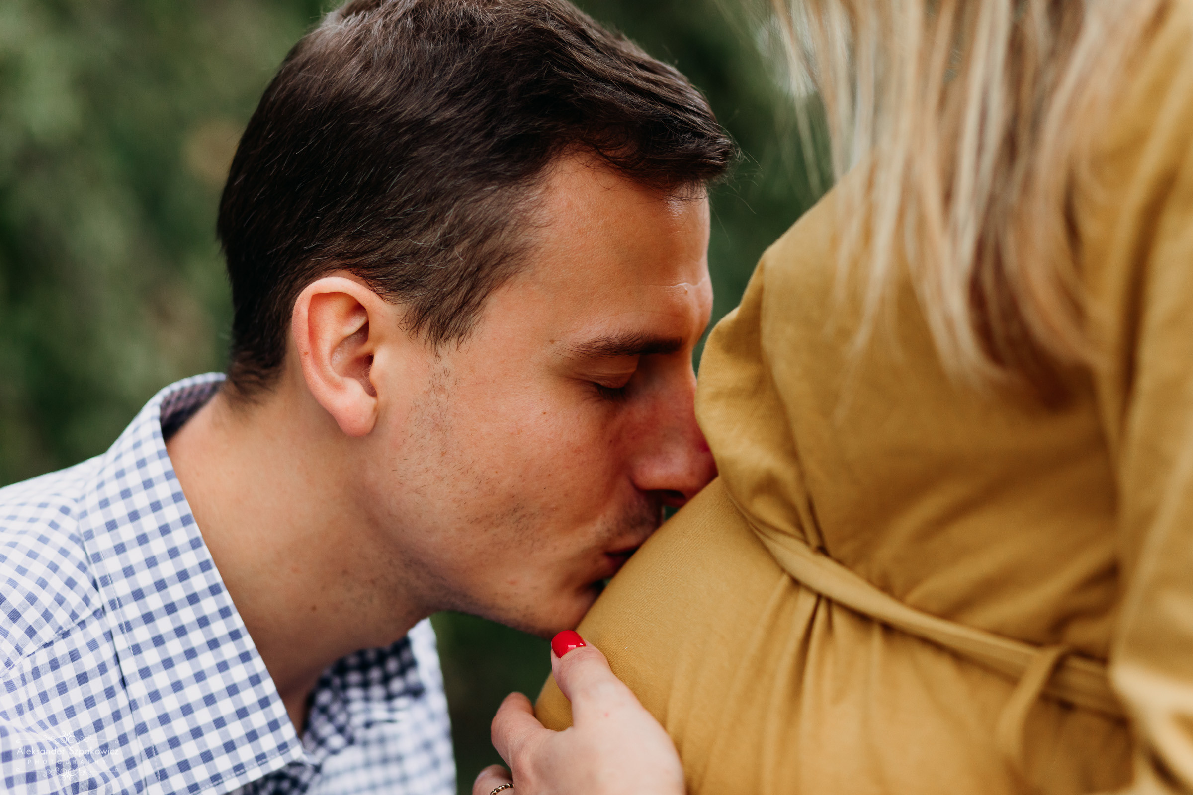 Zdjęcie przedstawia sesję ciążową wykonaną przez fotografa Aleksandra Szpakowicza w Gdańsku. Fotografia ciążowa Gdańsk. www.szpakowicz-studio.pl