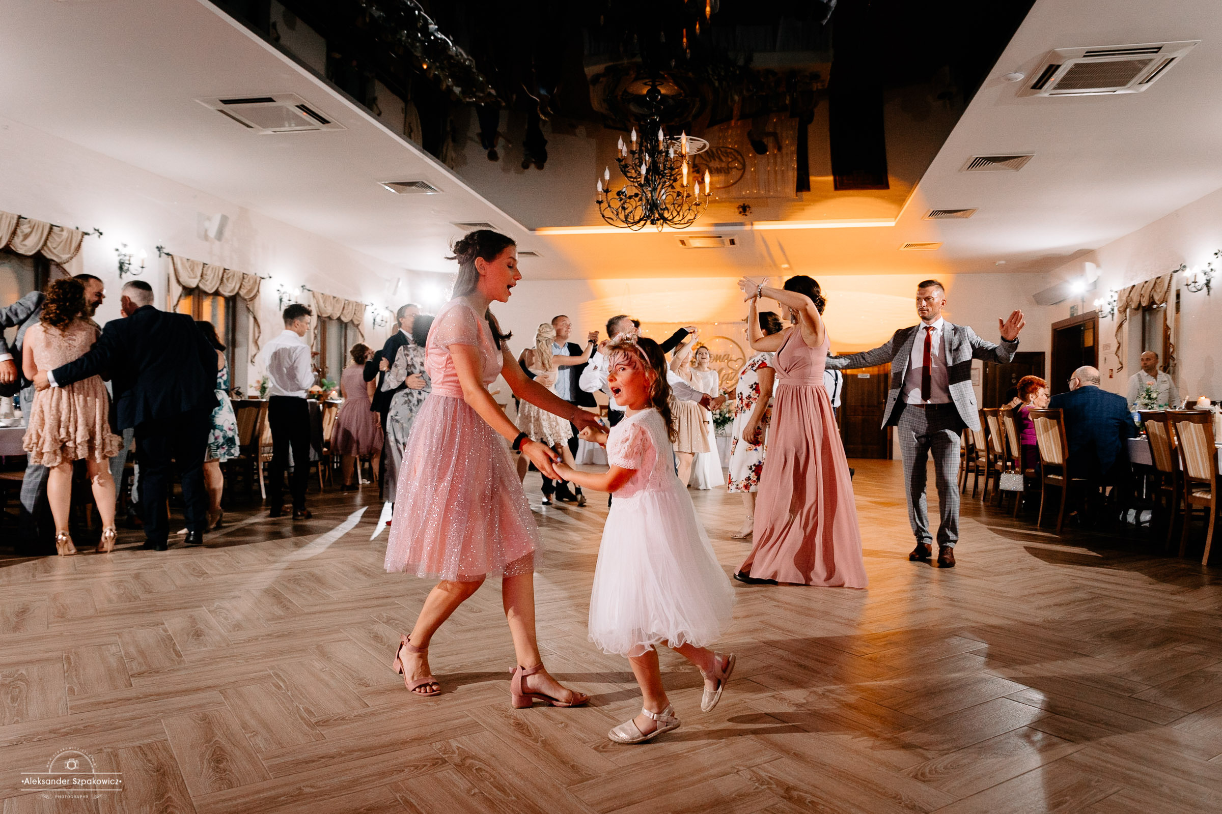 Impreza & Wesele • [ Szpakowicz-studio.pl ]. Fotograf Ślubny Warszawa - Sesje Biznesowe Rodzinne Eventy