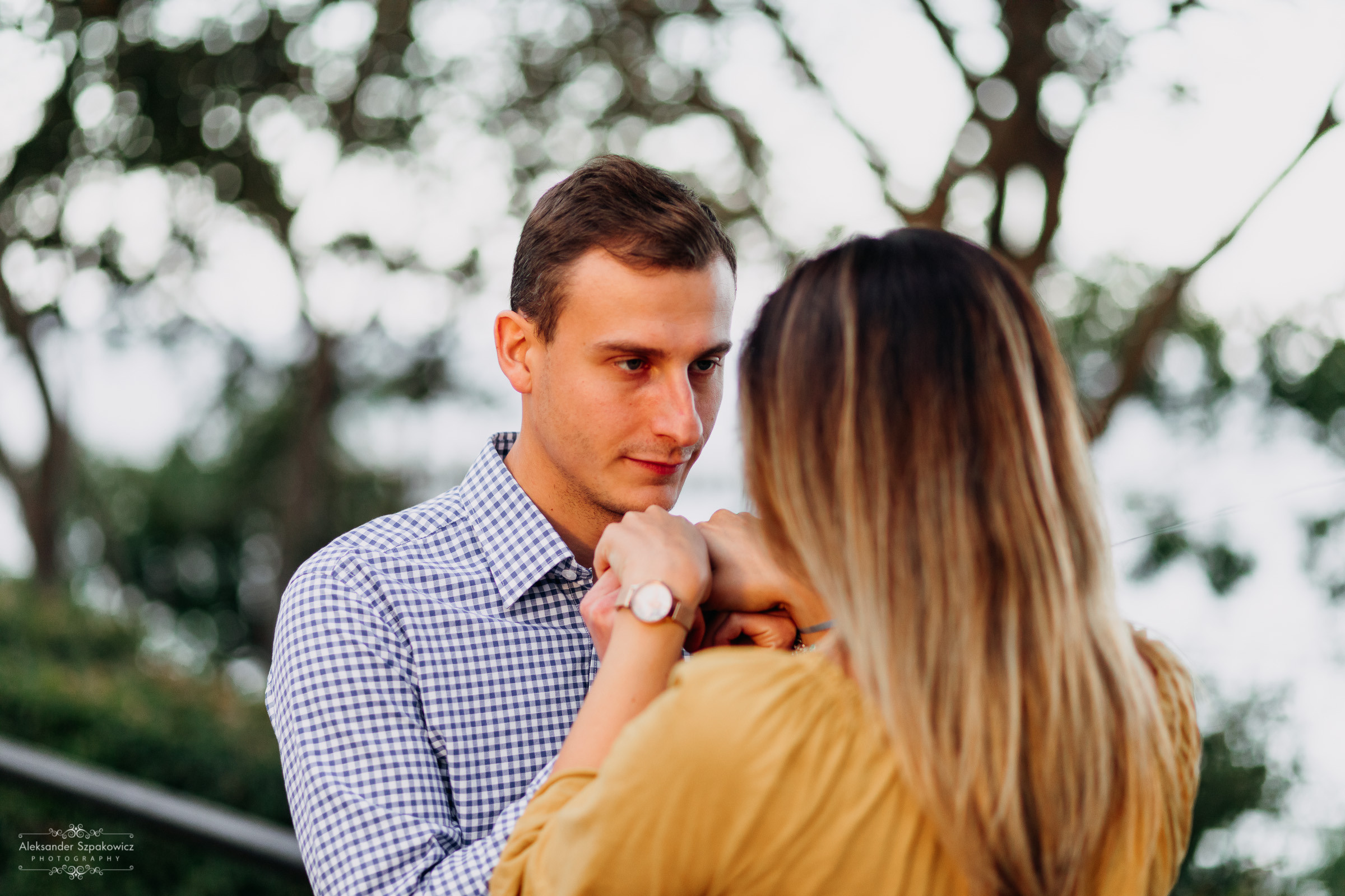 Zdjęcie przedstawia sesję ciążową wykonaną przez fotografa Aleksandra Szpakowicza w Gdańsku. Fotografia ciążowa Gdańsk. www.szpakowicz-studio.pl