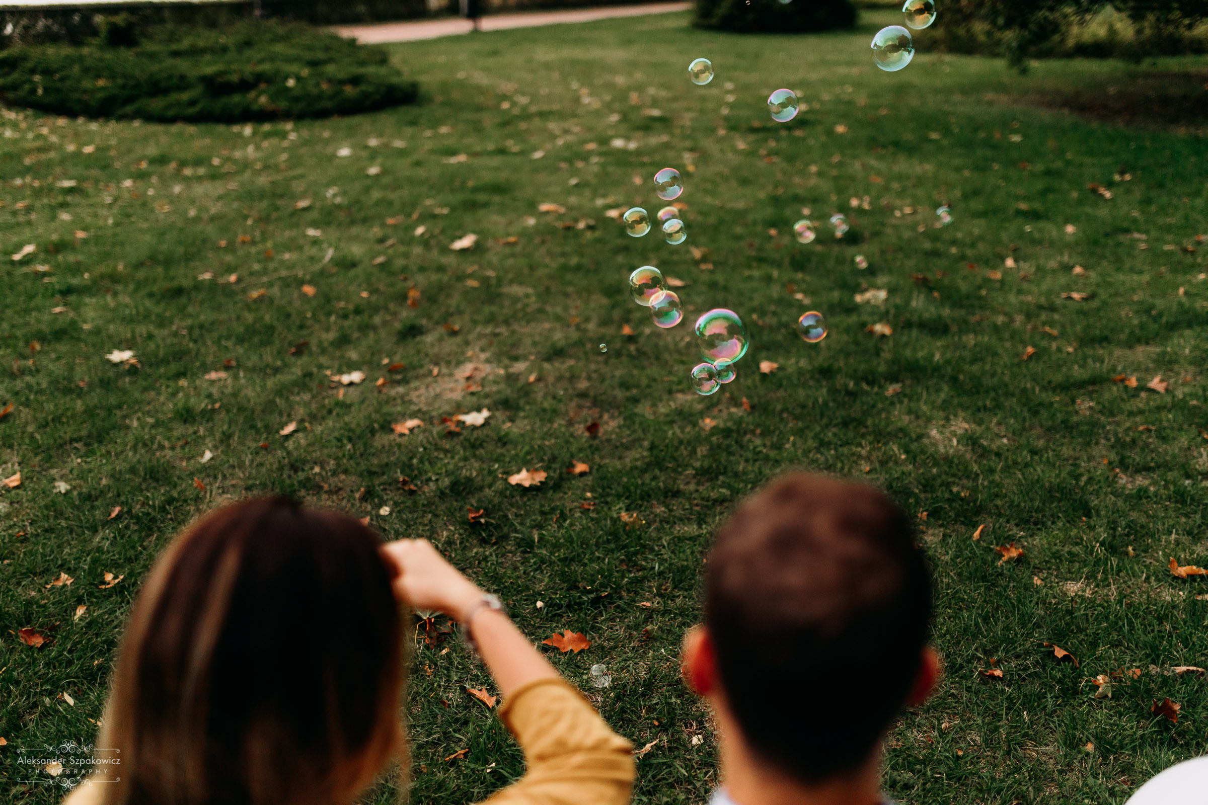 Zdjęcie przedstawia sesję ciążową wykonaną przez fotografa Aleksandra Szpakowicza w Gdańsku. Fotografia ciążowa Gdańsk. www.szpakowicz-studio.pl