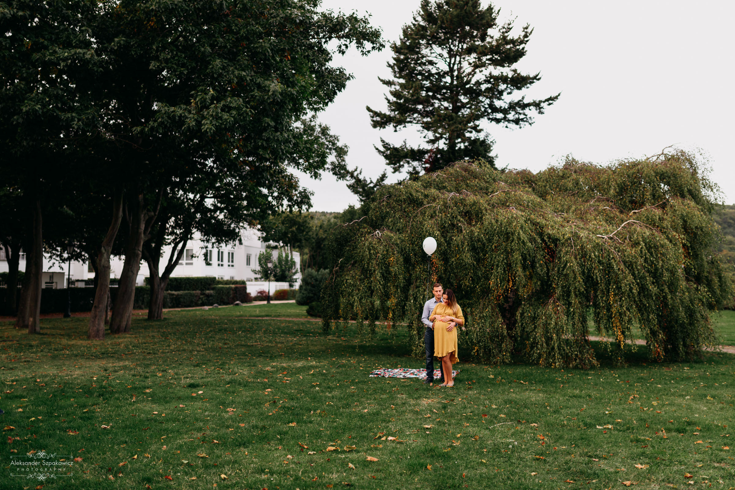 Zdjęcie przedstawia sesję ciążową wykonaną przez fotografa Aleksandra Szpakowicza w Gdańsku. Fotografia ciążowa Gdańsk. www.szpakowicz-studio.pl