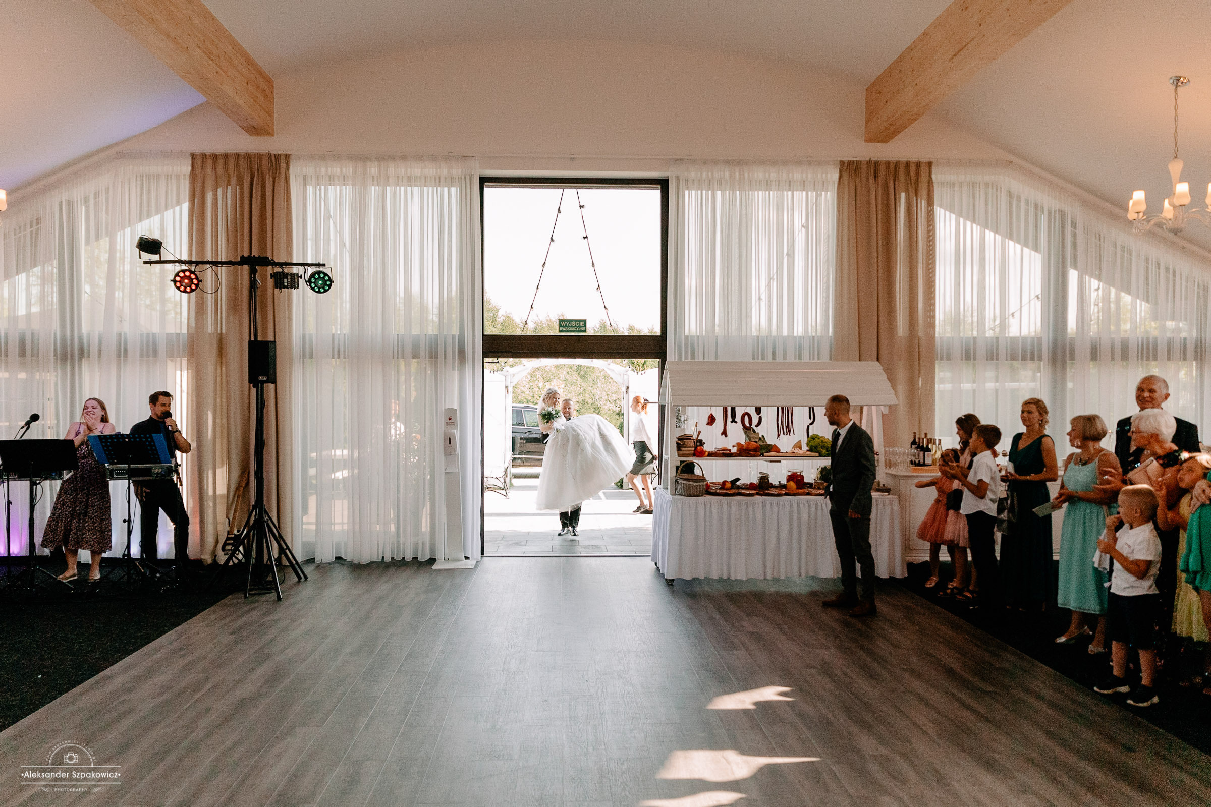 Impreza & Wesele • [ Szpakowicz-studio.pl ]. Fotograf Ślubny Warszawa - Sesje Biznesowe Rodzinne Eventy