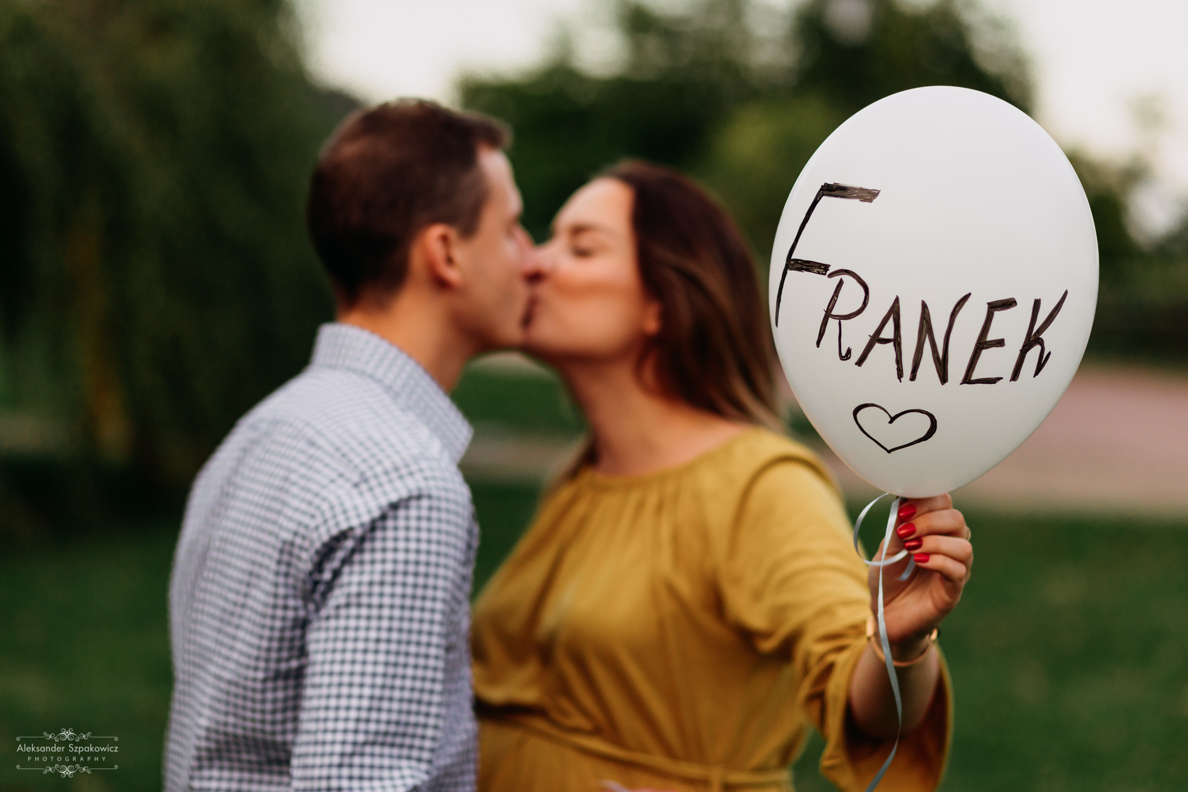 Zdjęcie przedstawia sesję ciążową wykonaną przez fotografa Aleksandra Szpakowicza w Gdańsku. Fotografia ciążowa Gdańsk. www.szpakowicz-studio.pl