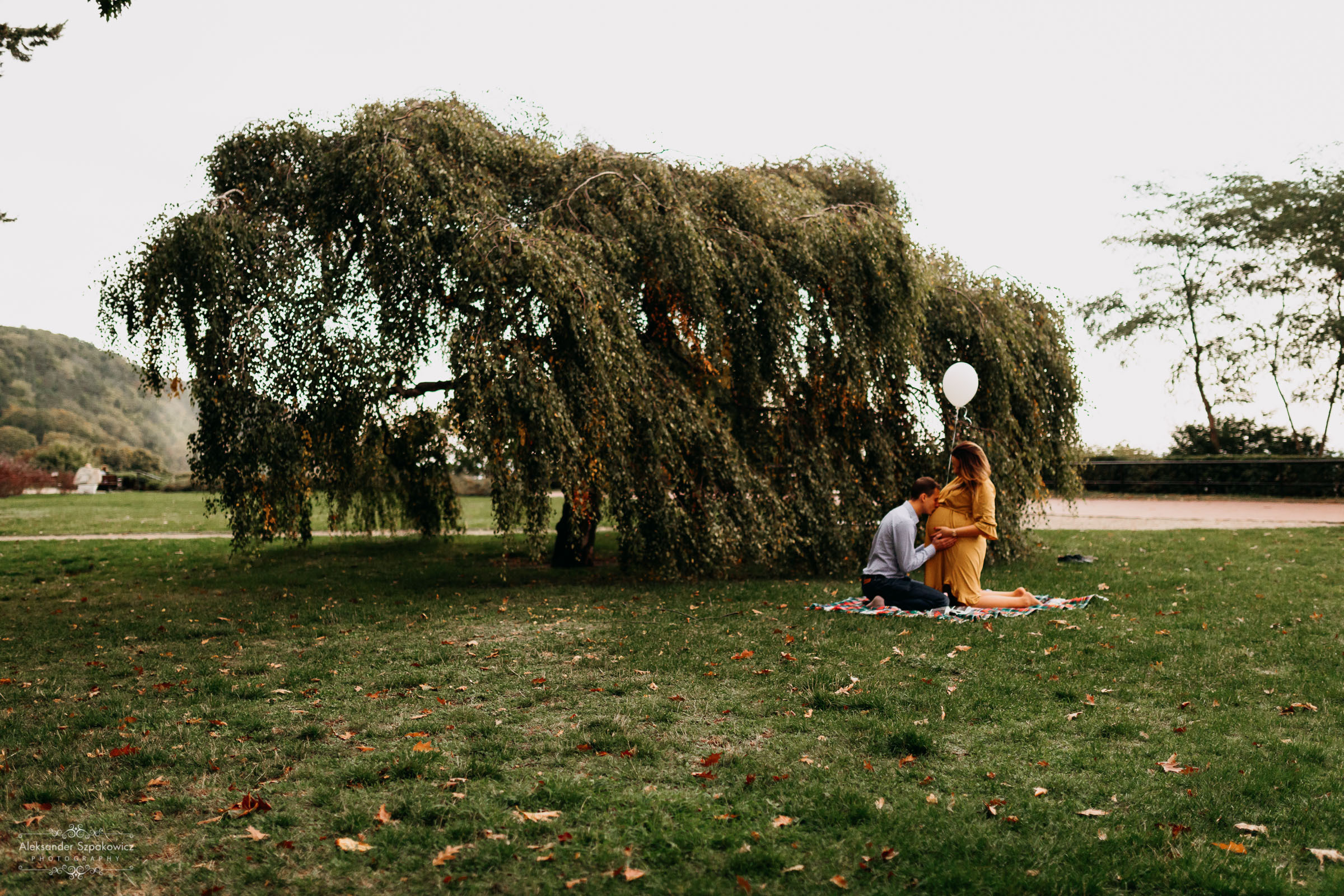 Zdjęcie przedstawia sesję ciążową wykonaną przez fotografa Aleksandra Szpakowicza w Gdańsku. Fotografia ciążowa Gdańsk. www.szpakowicz-studio.pl