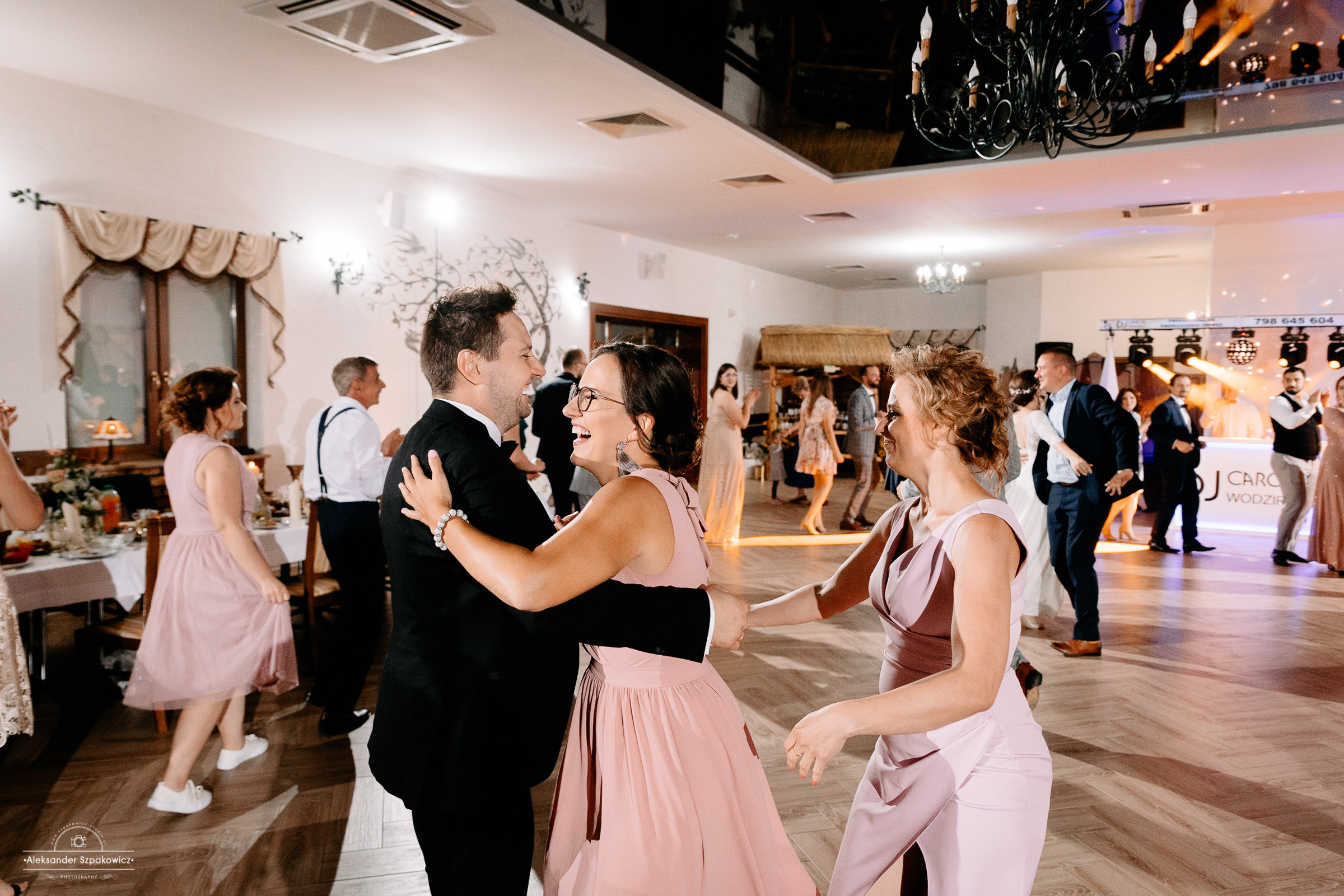 Impreza & Wesele • [ Szpakowicz-studio.pl ]. Fotograf Ślubny Warszawa - Sesje Biznesowe Rodzinne Eventy