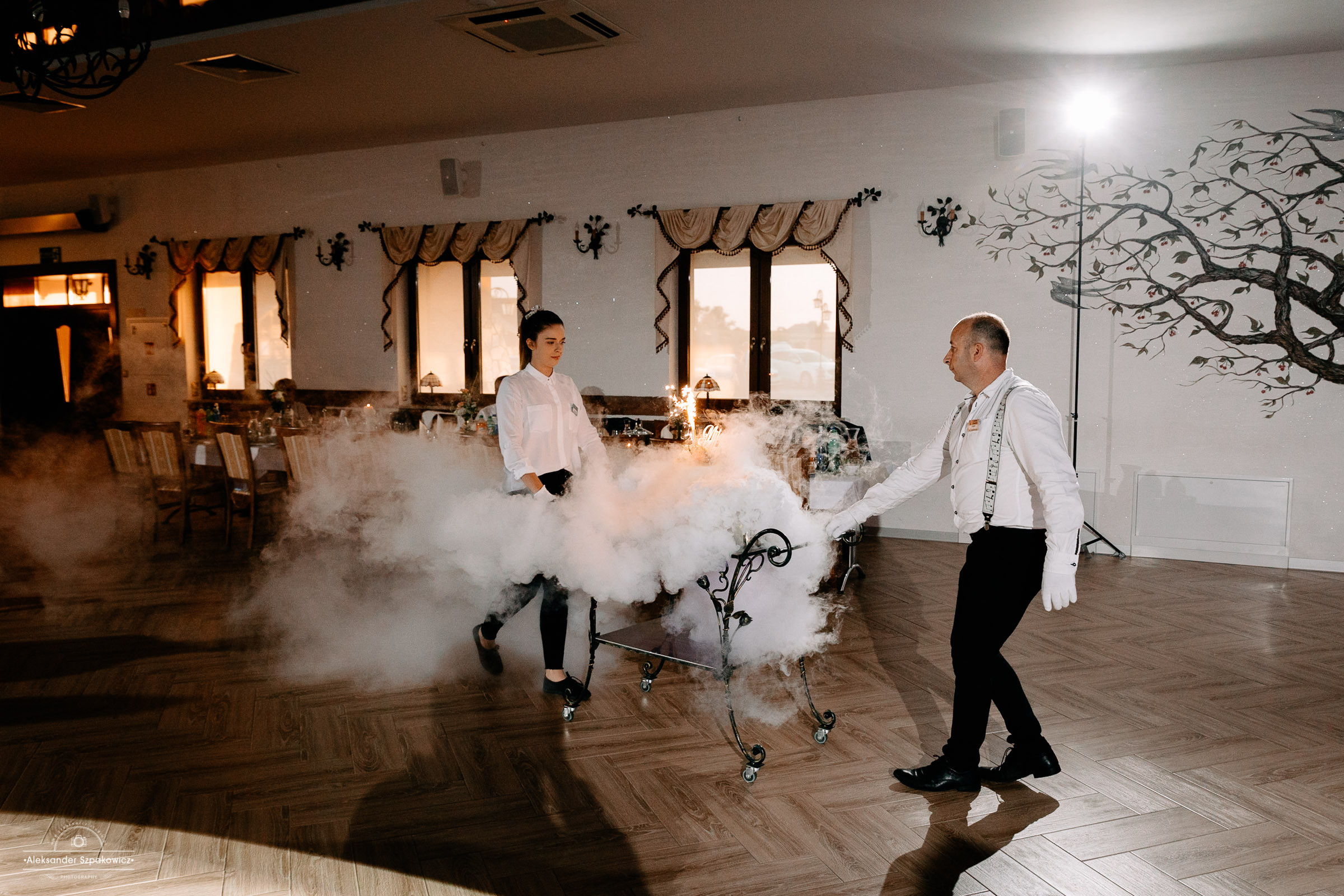 Impreza & Wesele • [ Szpakowicz-studio.pl ]. Fotograf Ślubny Warszawa - Sesje Biznesowe Rodzinne Eventy