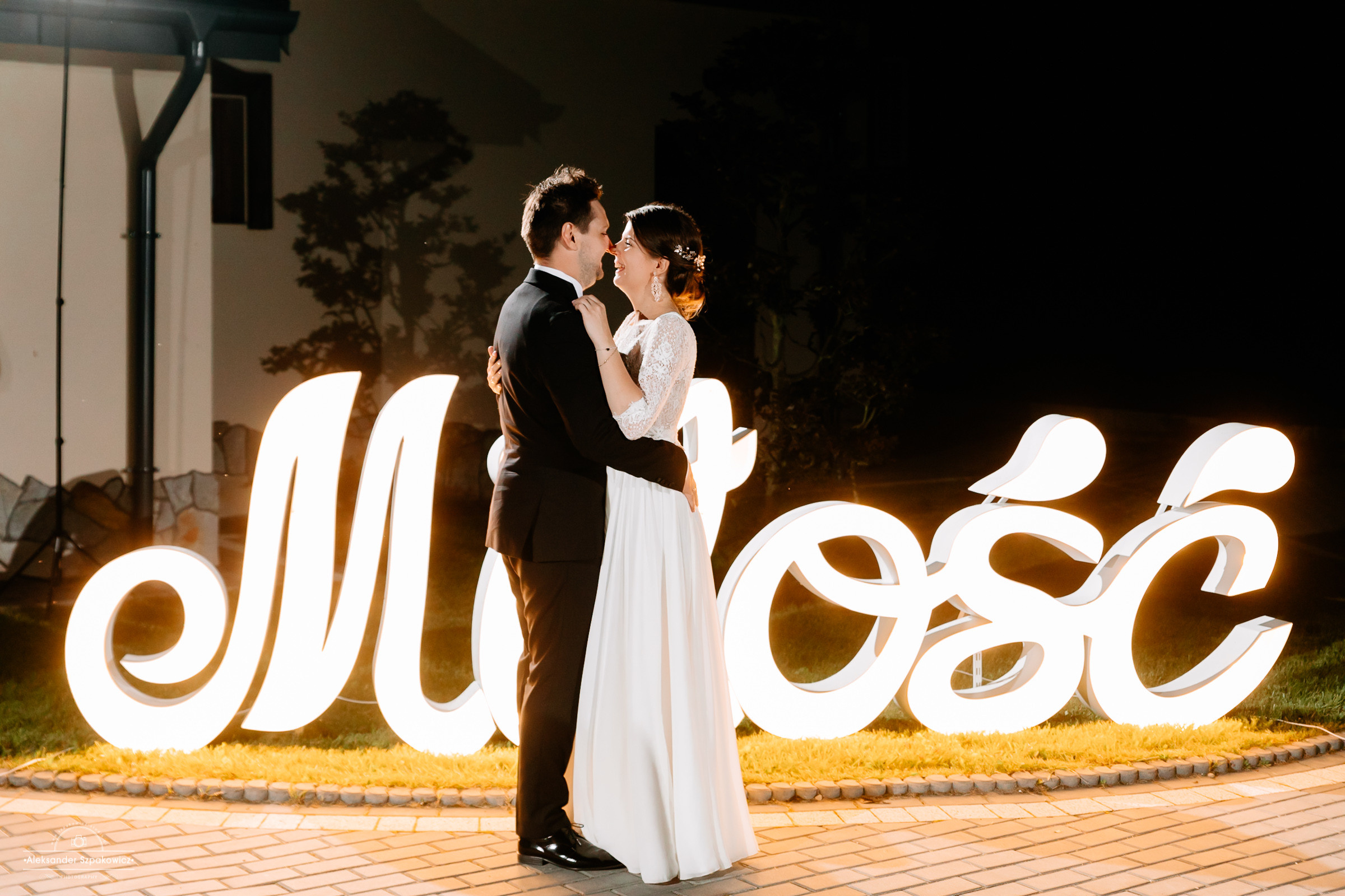 Impreza & Wesele • [ Szpakowicz-studio.pl ]. Fotograf Ślubny Warszawa - Sesje Biznesowe Rodzinne Eventy