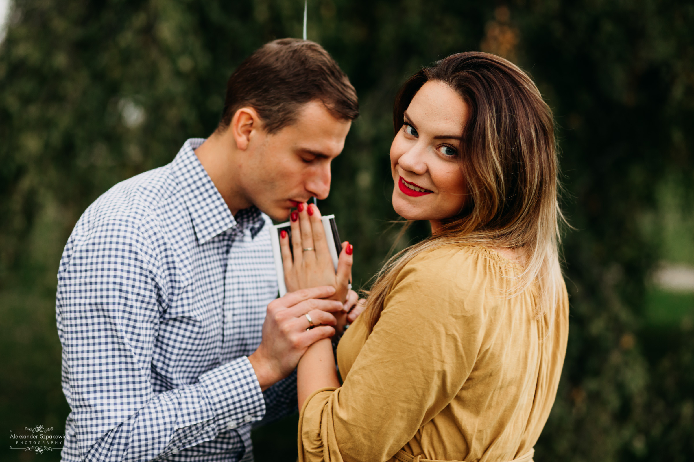 Zdjęcie przedstawia sesję ciążową wykonaną przez fotografa Aleksandra Szpakowicza w Gdańsku. Fotografia ciążowa Gdańsk. www.szpakowicz-studio.pl