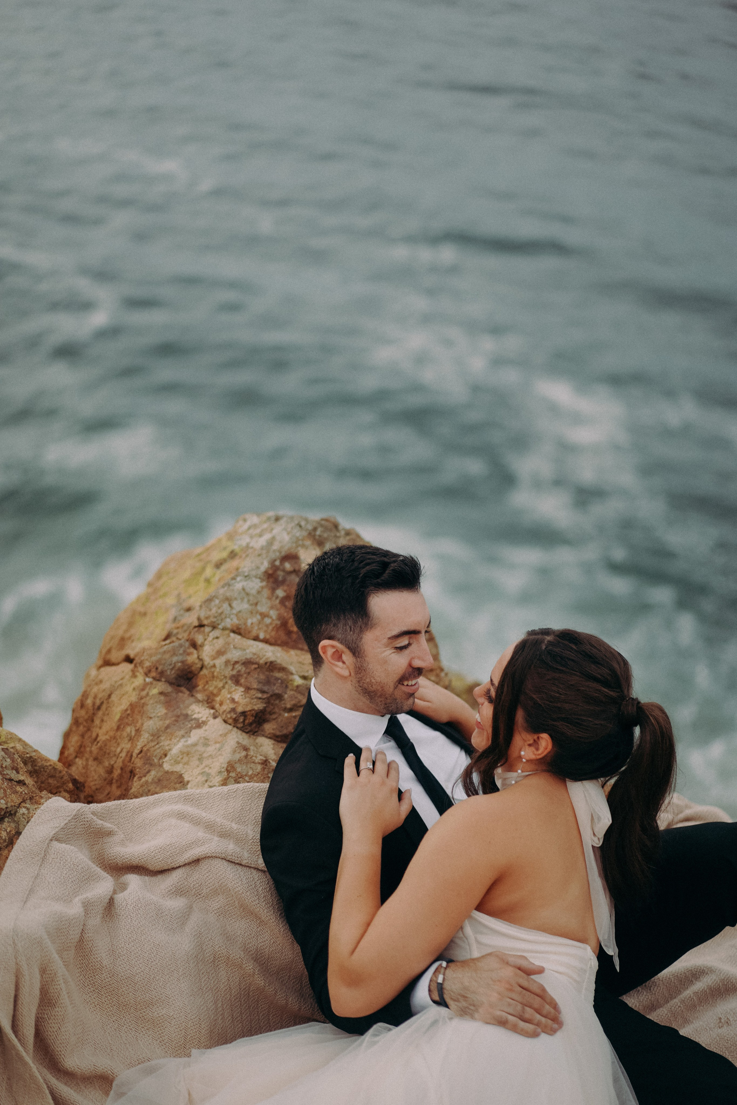 Love story photoshoot. Engagement photoshoot. Couple photoshoot. Malibu. Family photoshoot, Get away photoshoot in California. Beautiful love story photoshoot.