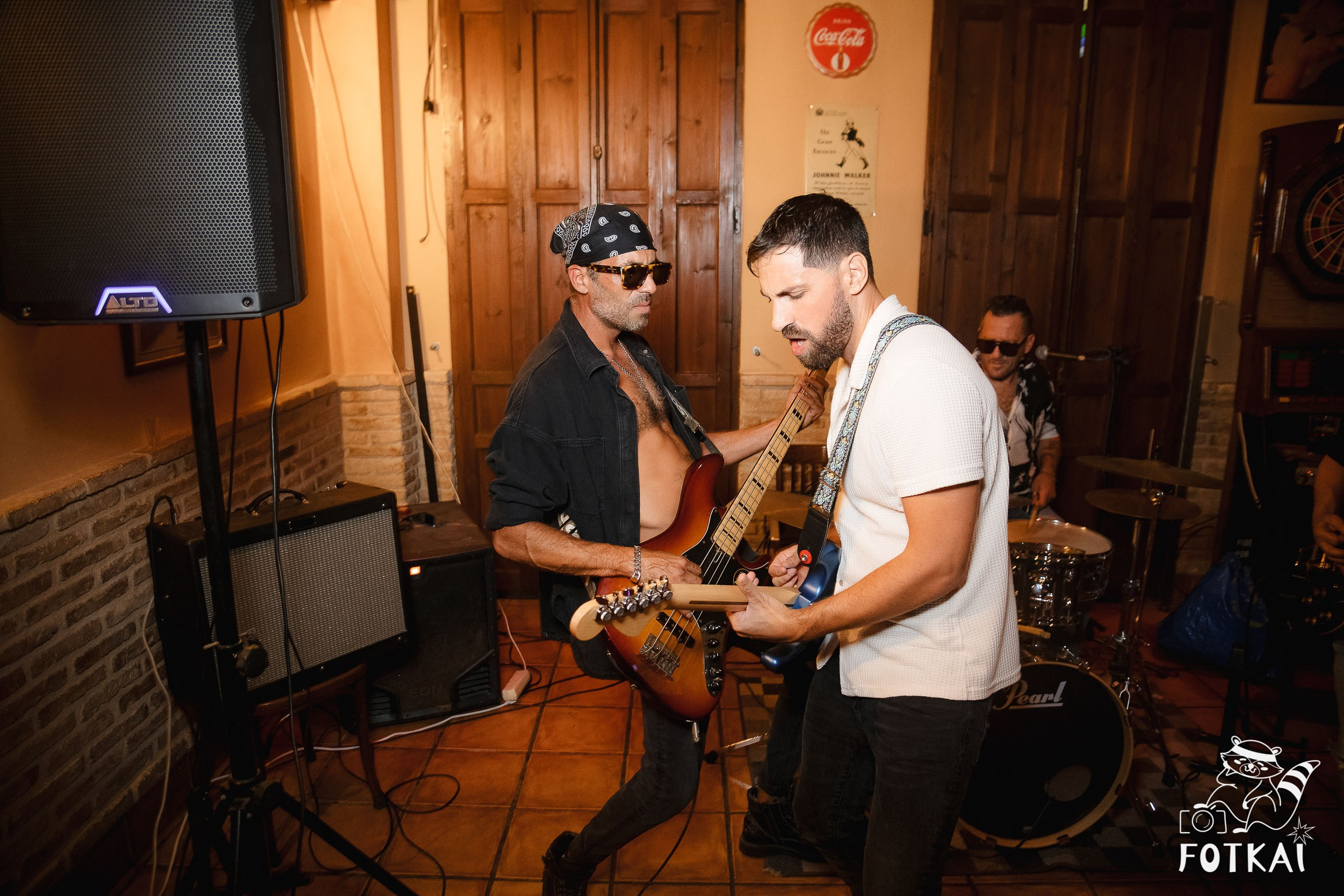 Stones of the Coast en Café Aljibe Rojales: Reportaje fotográfico 30.08.25 | FOTKAI