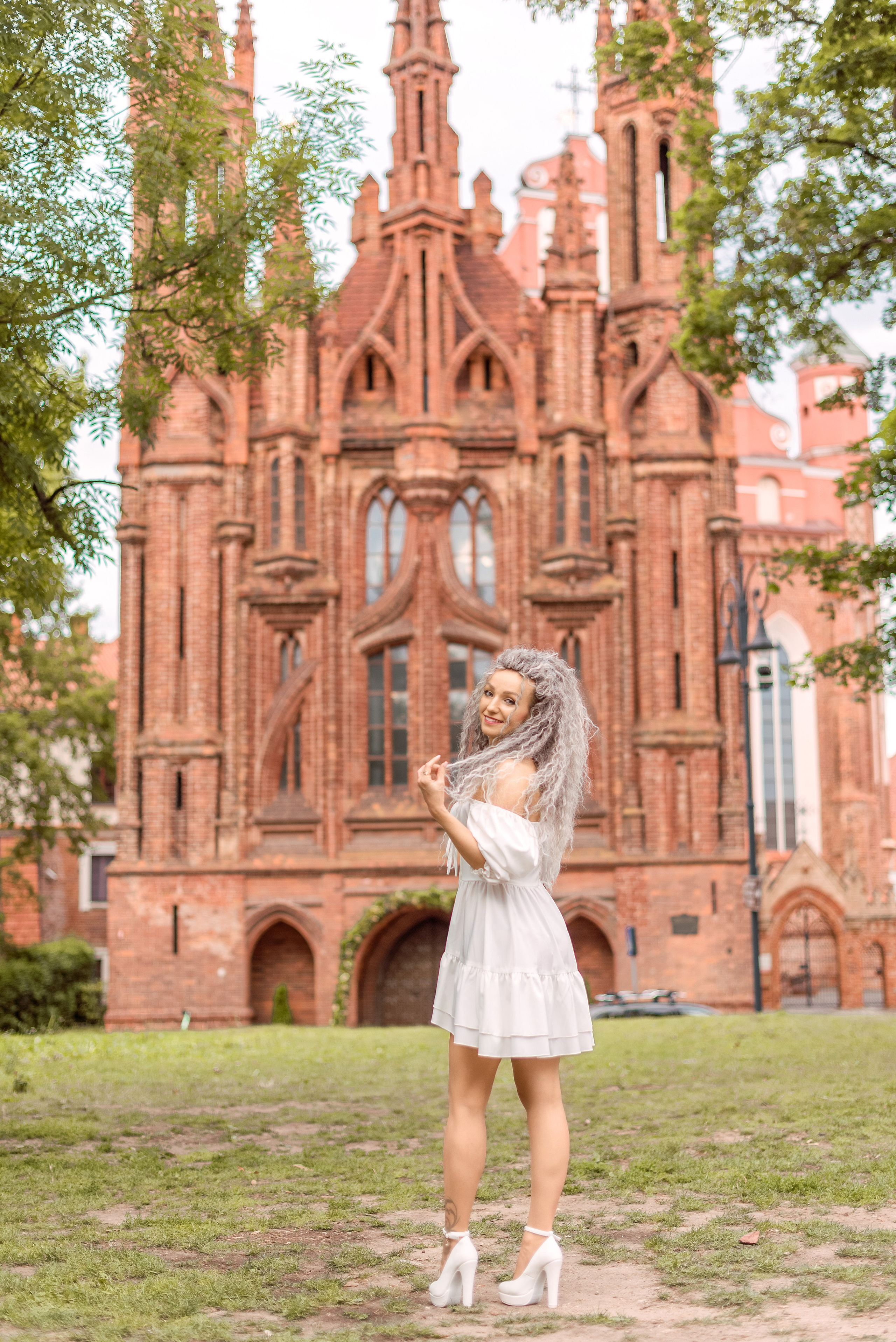 Свадебная прогулка по значимым местам Вильнюса. Семейный фотограф и фотограф новорожденных в Вильнюсе Ирина Беленкевич